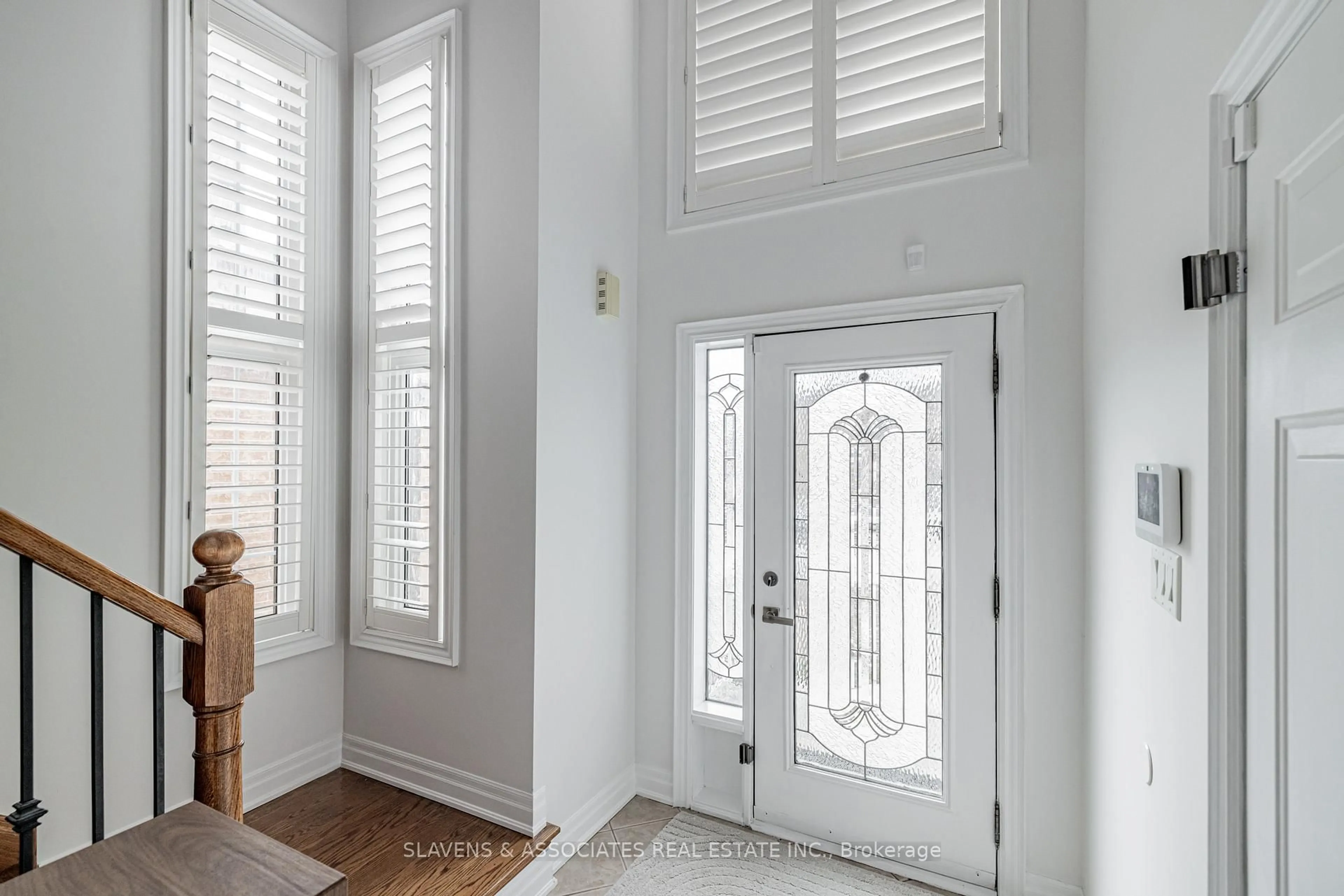 Indoor entryway for 11 Bestview Cres, Vaughan Ontario L6A 3S8