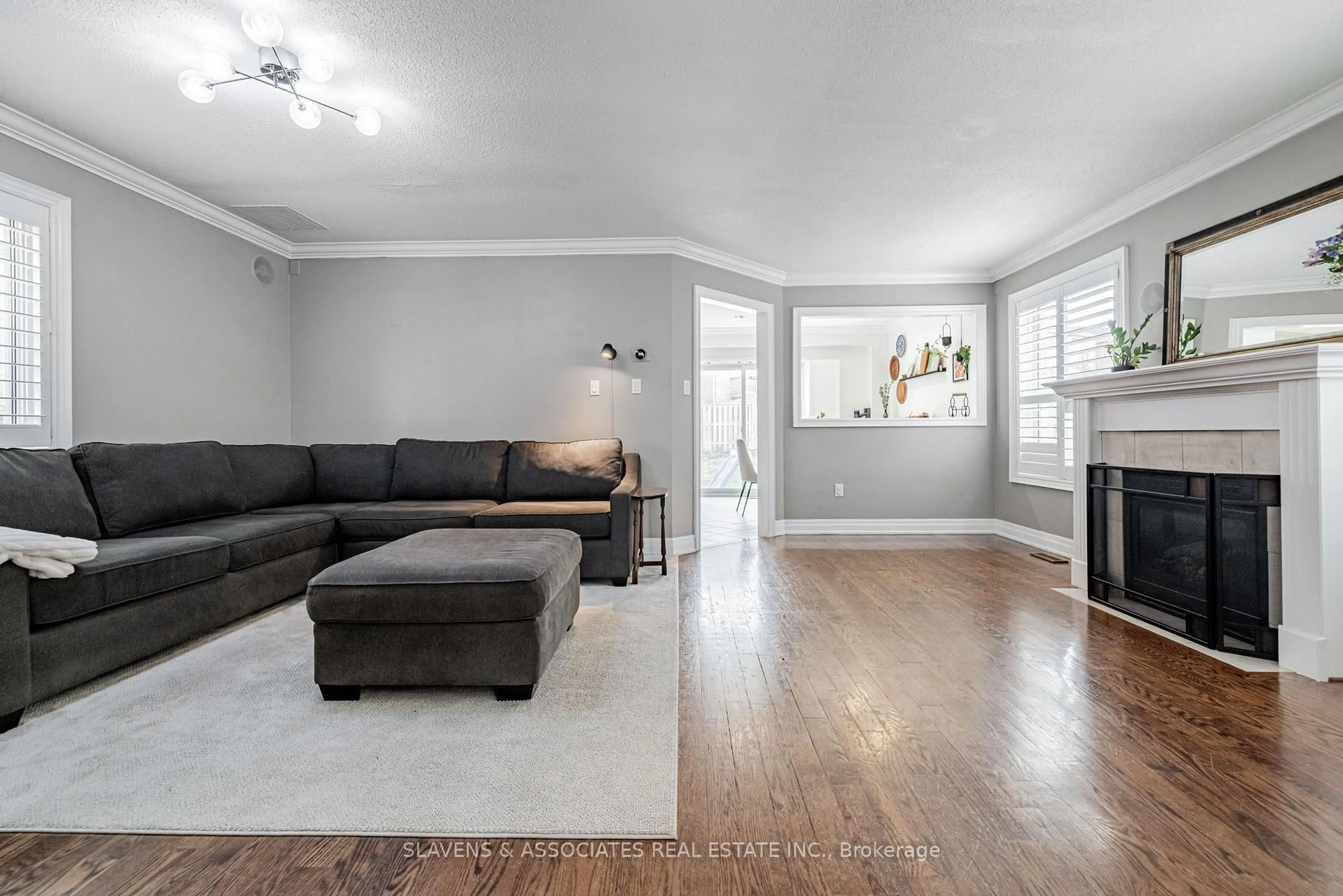 Living room with furniture, unknown for 11 Bestview Cres, Vaughan Ontario L6A 3S8