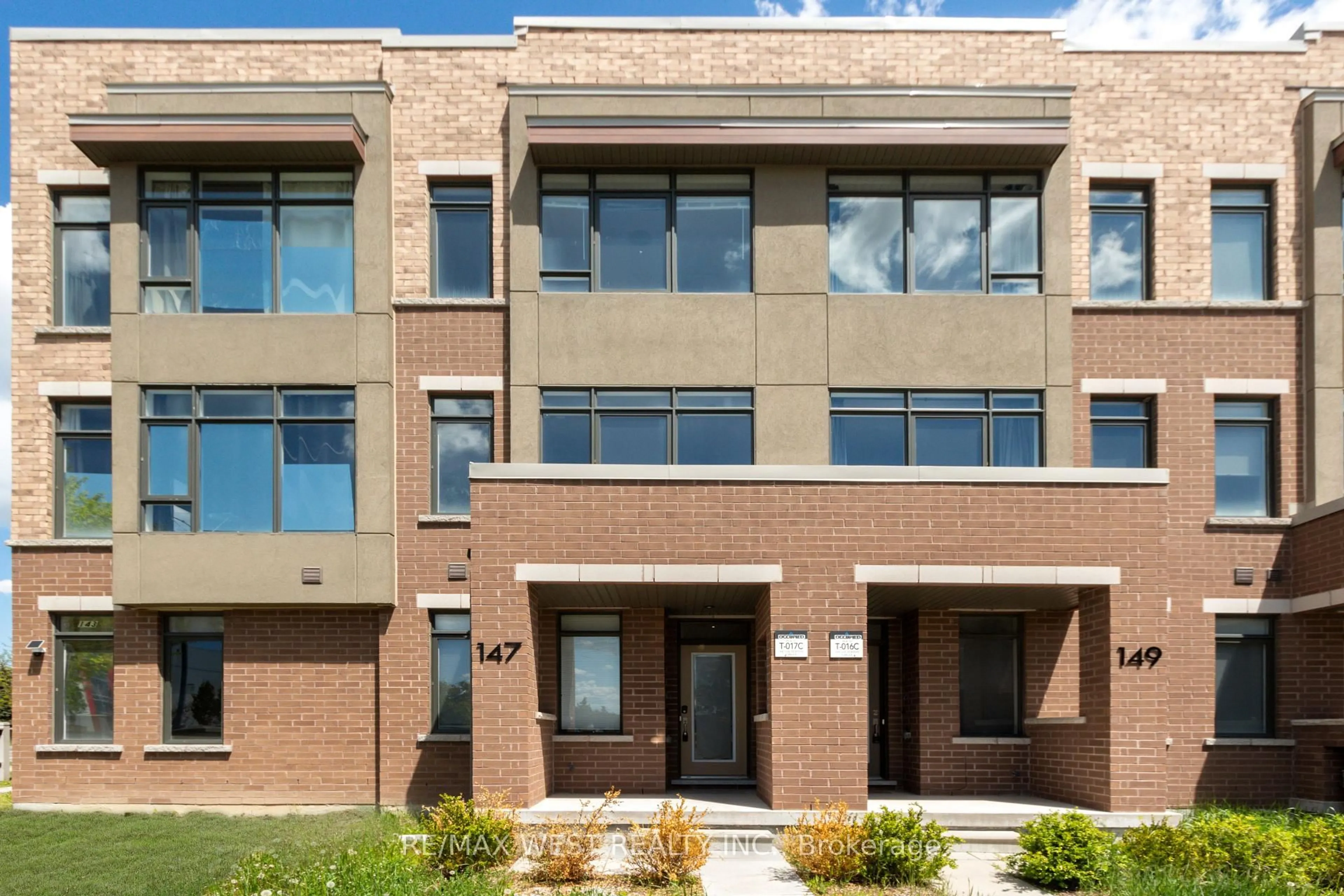 Home with brick exterior material, building for 147 Salterton Circ, Vaughan Ontario L6A 2Z2