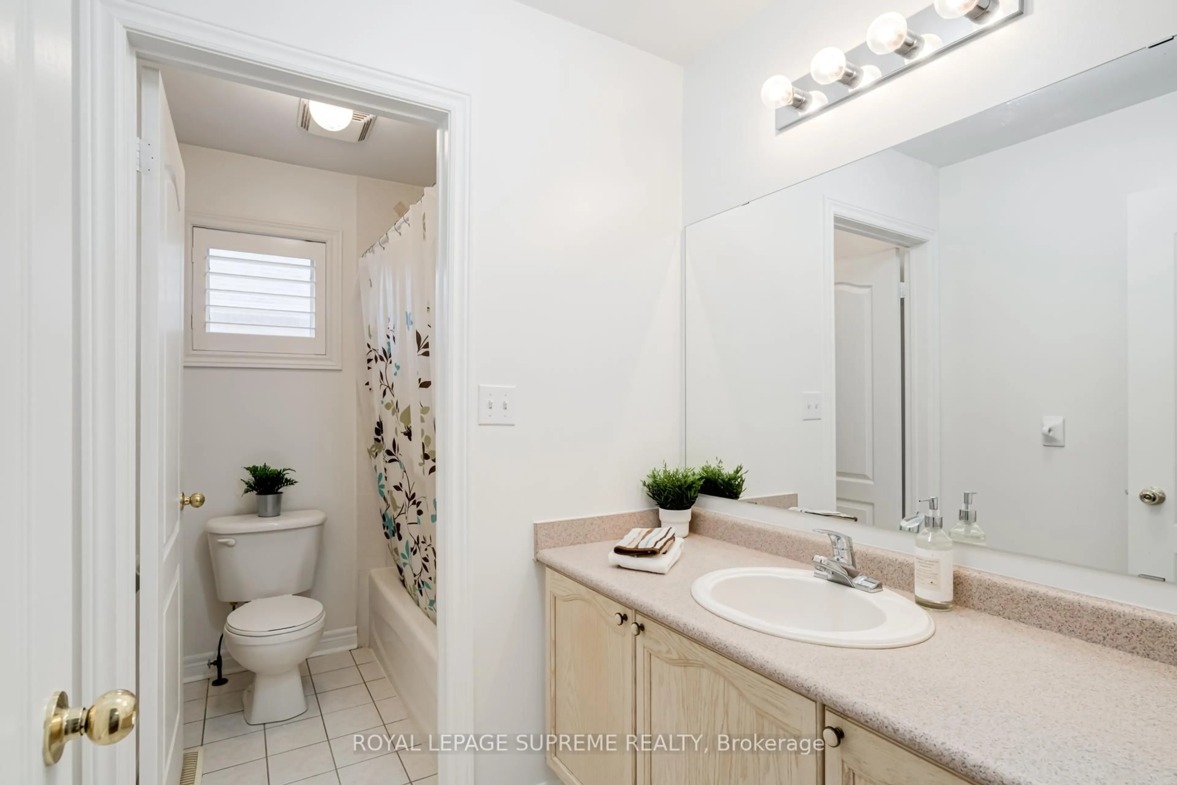 Standard bathroom, ceramic/tile floor for 65 Amarone Ave, Vaughan Ontario L4H 2N8
