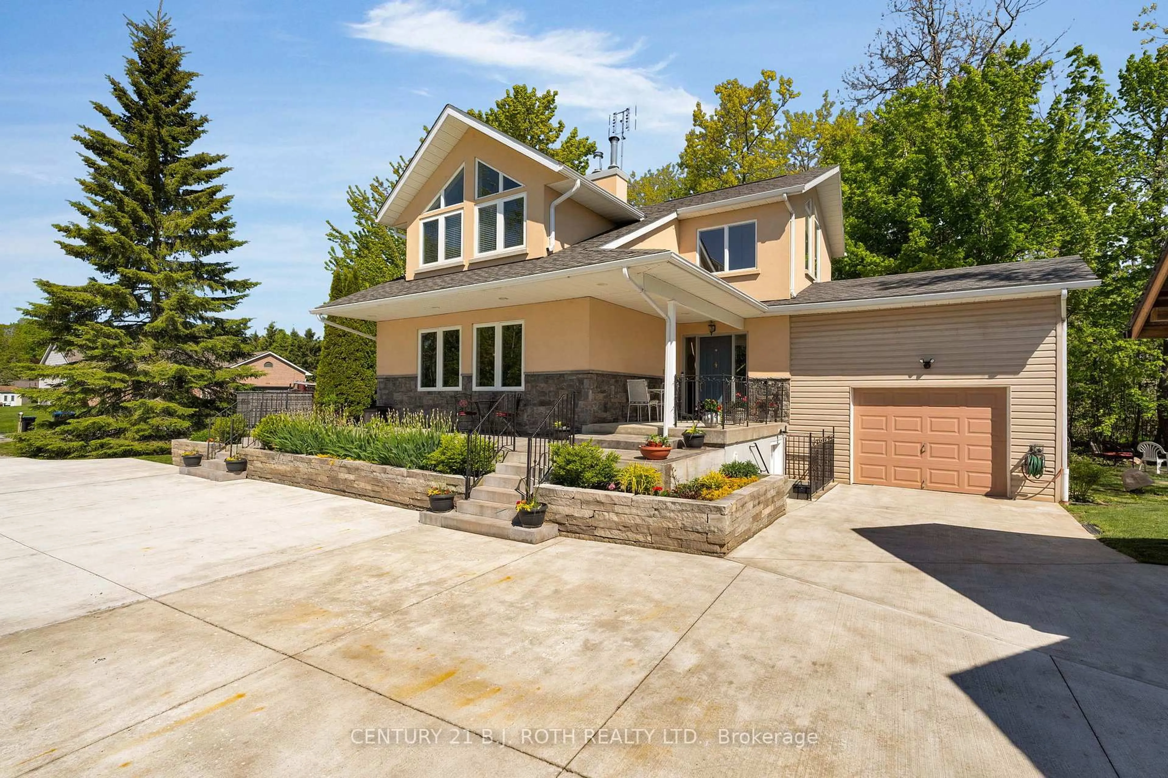 Home with brick exterior material, street for 3809 East St, Innisfil Ontario L9S 2L9