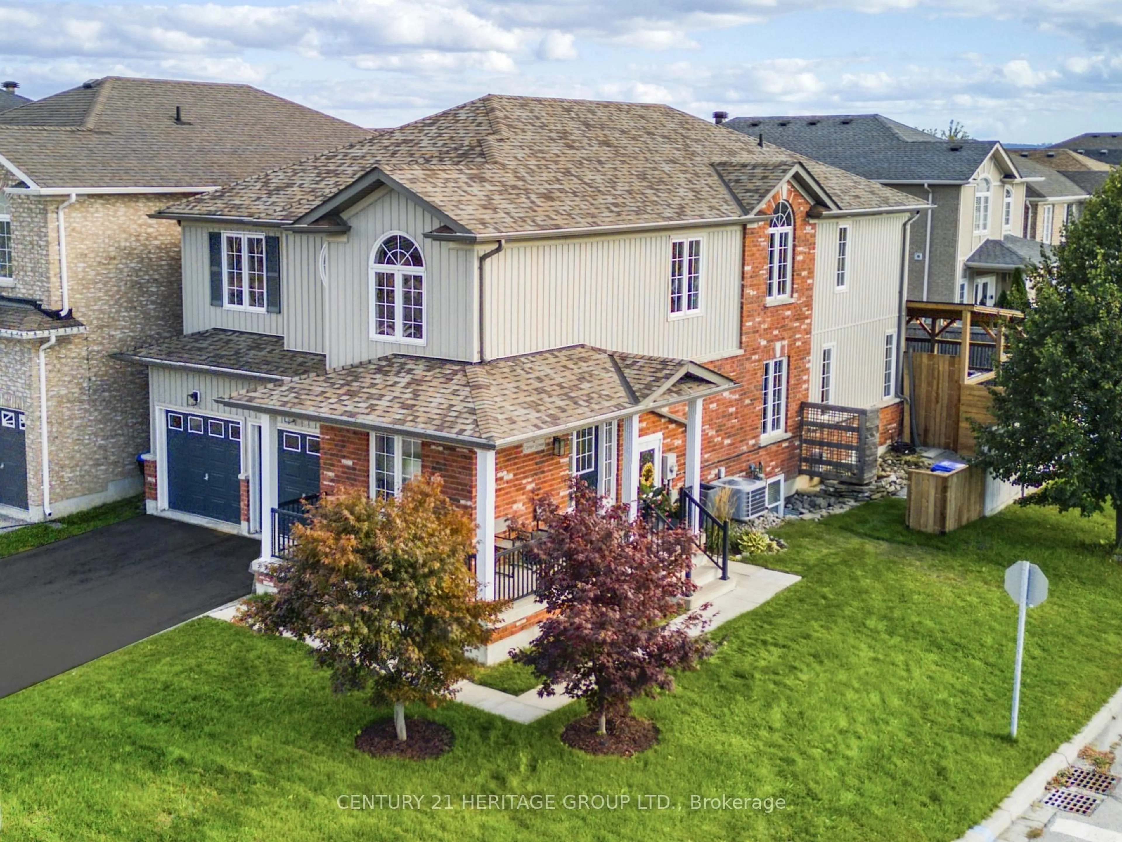 A pic from outside/outdoor area/front of a property/back of a property/a pic from drone, street for 1 Carter St, Bradford West Gwillimbury Ontario L3Z 2A4
