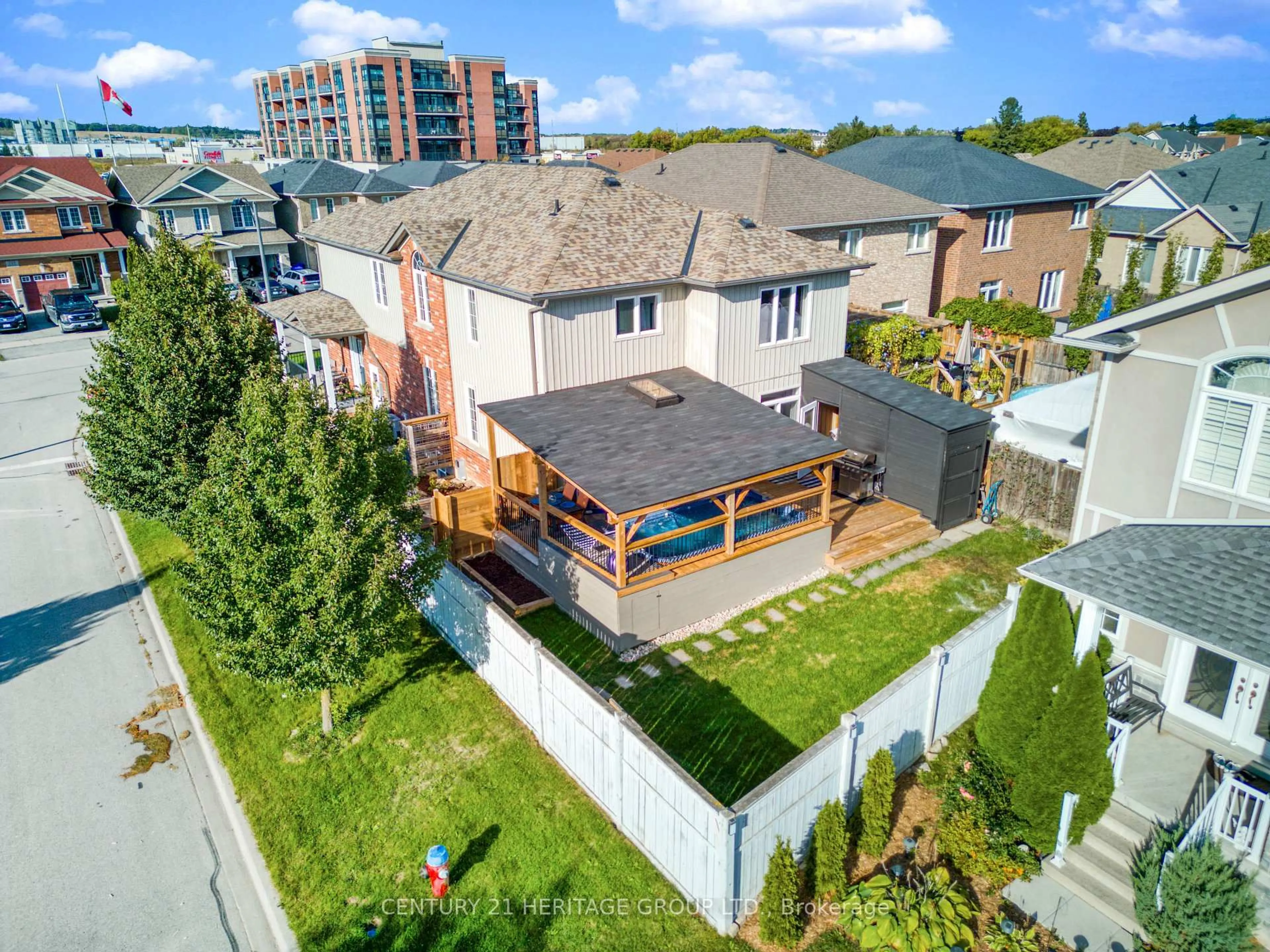 A pic from outside/outdoor area/front of a property/back of a property/a pic from drone, unknown for 1 Carter St, Bradford West Gwillimbury Ontario L3Z 2A4
