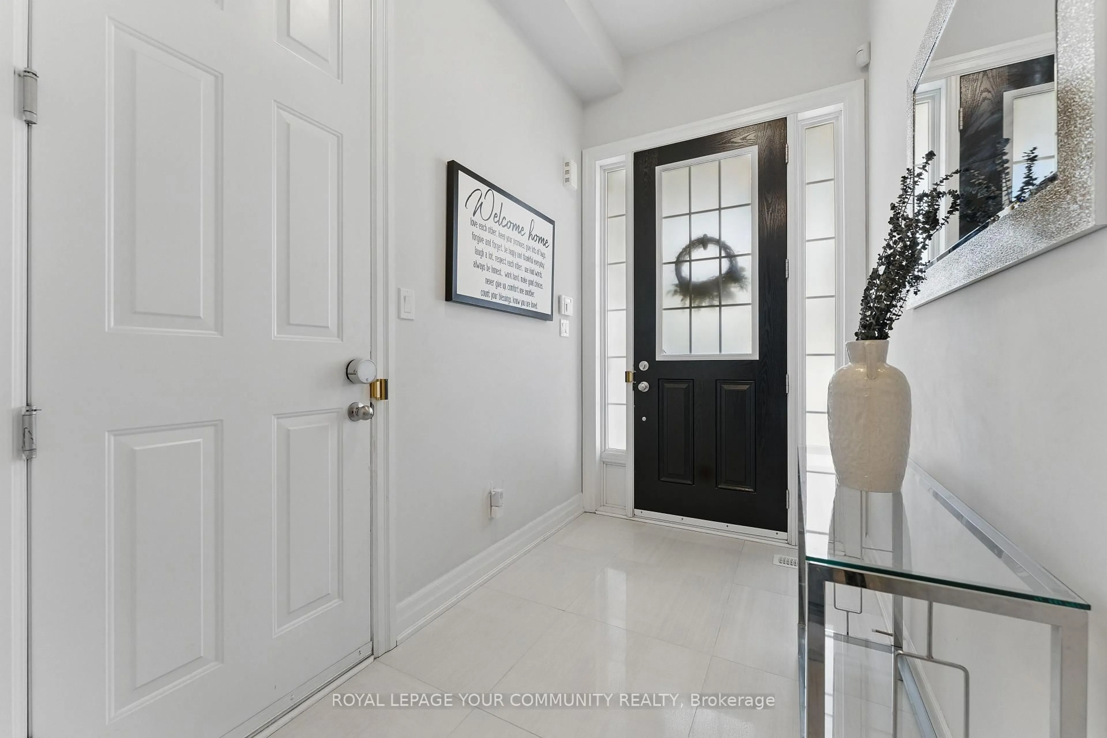 Indoor entryway for 58 Wells Orchard Cres, King Ontario L7B 0C6