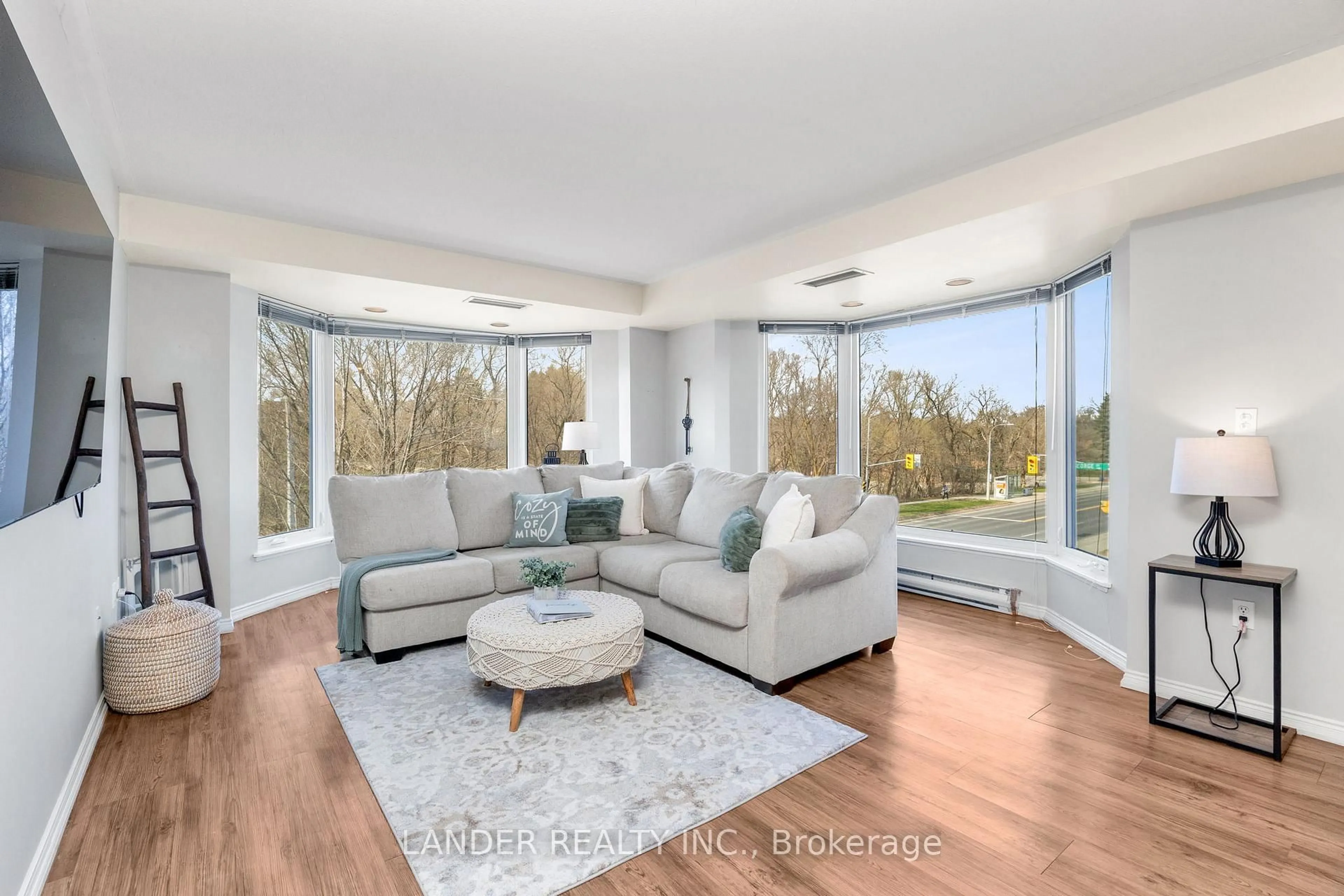Living room with furniture, unknown for 85 WELLINGTON St #214, Aurora Ontario L4G 2P2