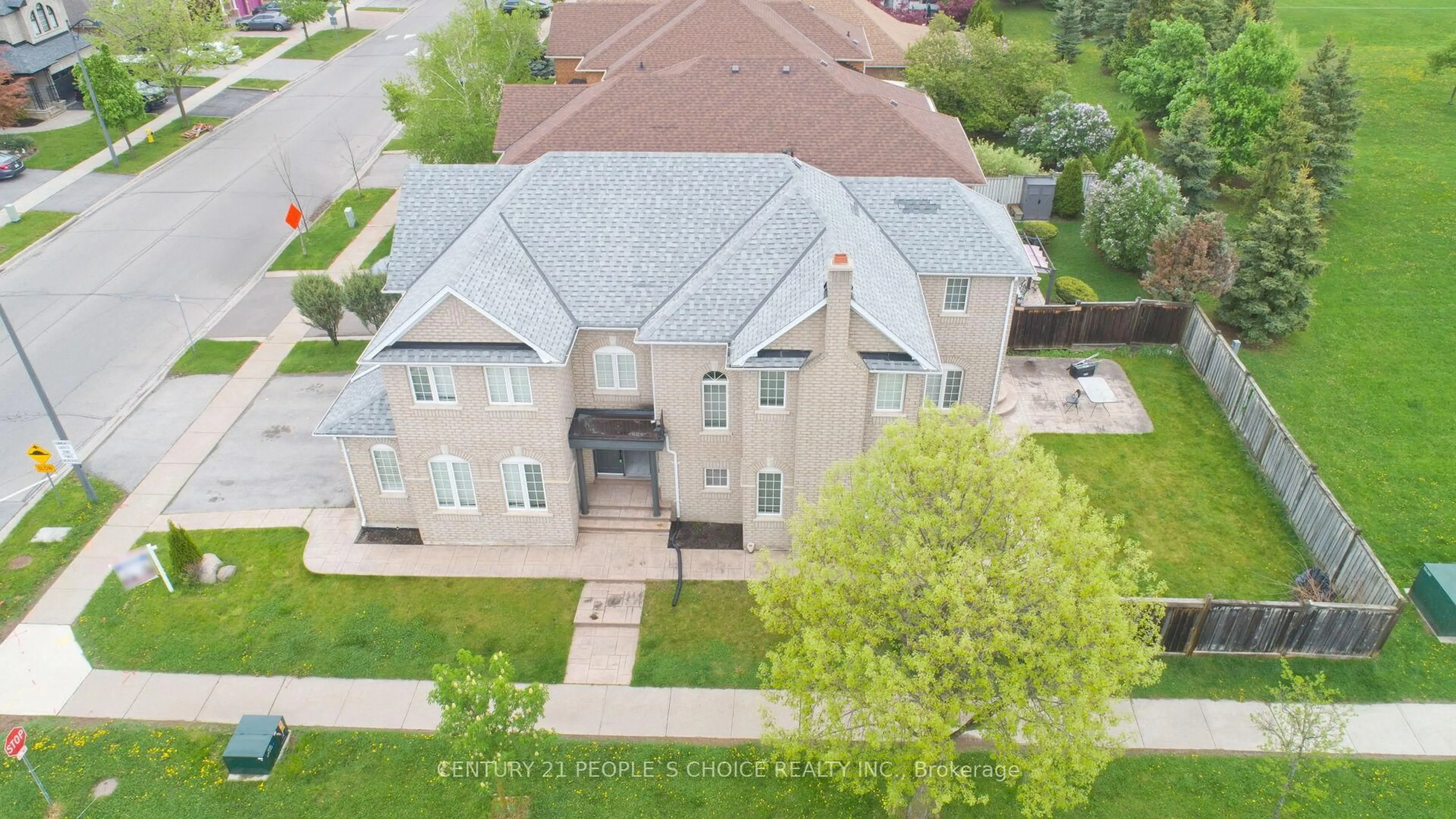 A pic from outside/outdoor area/front of a property/back of a property/a pic from drone, street for 159 Sonoma Blvd, Vaughan Ontario L4H 1P2