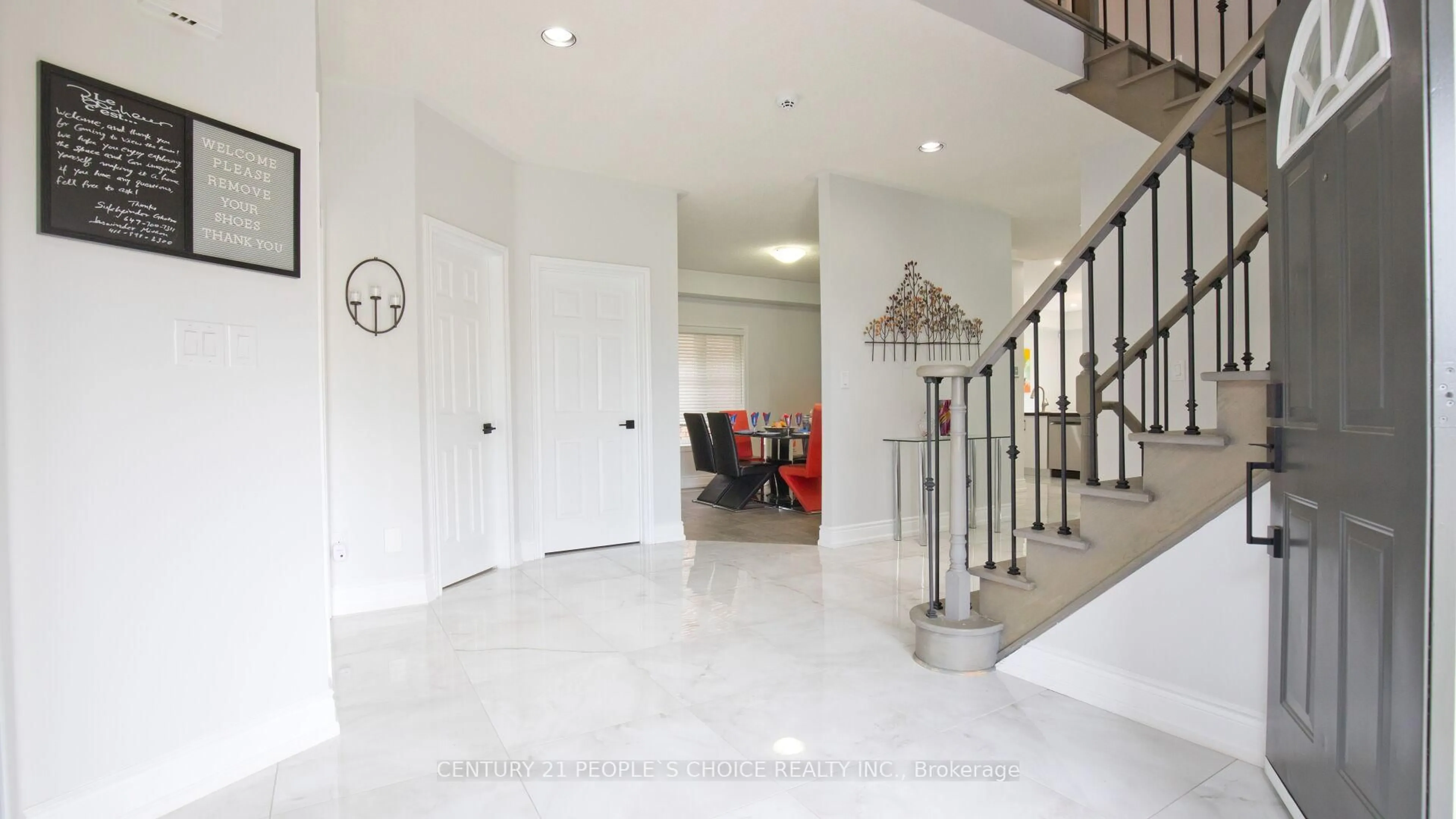 Indoor foyer for 159 Sonoma Blvd, Vaughan Ontario L4H 1P2