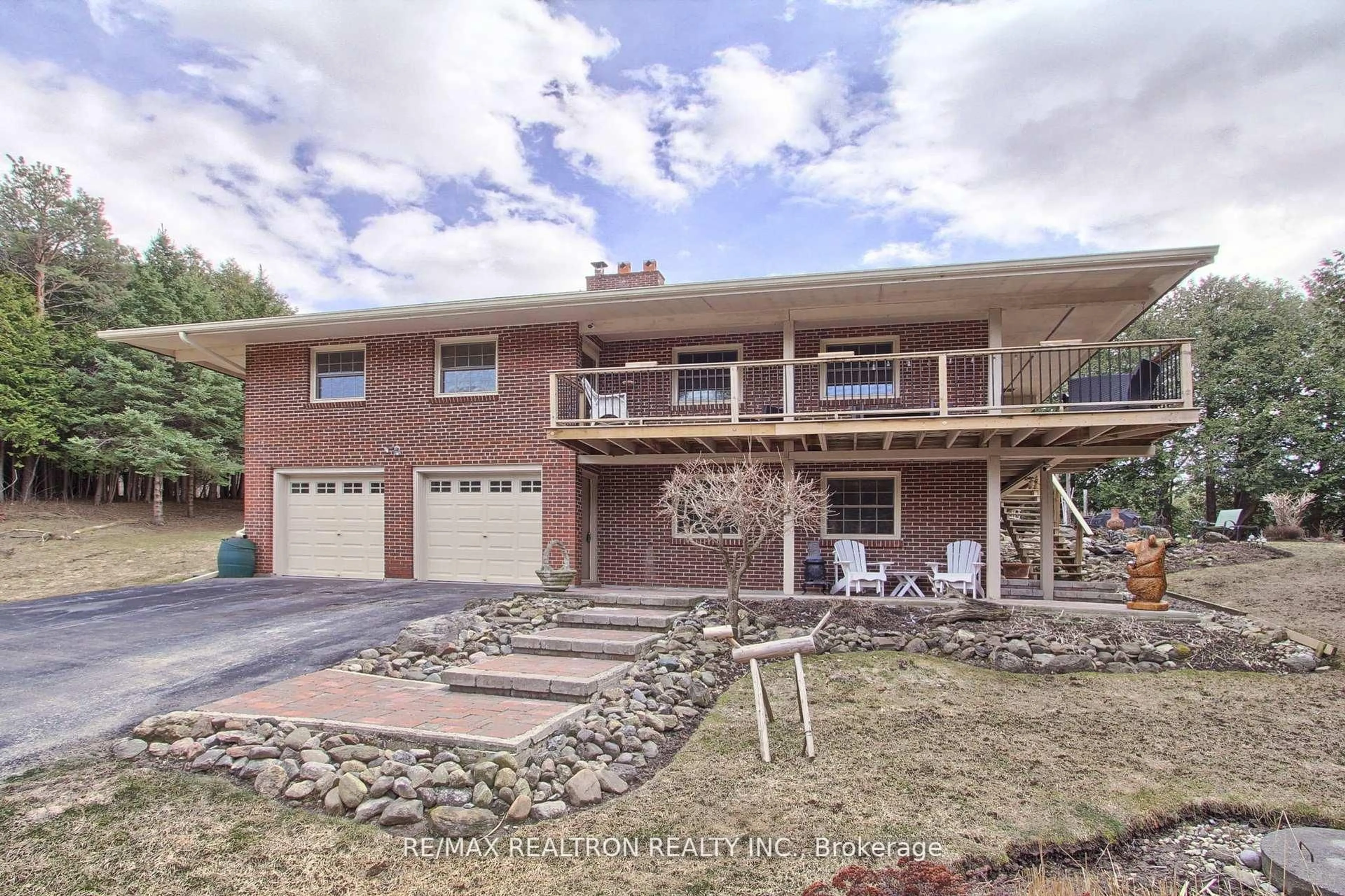 A pic from outside/outdoor area/front of a property/back of a property/a pic from drone, unknown for 14401 Warden Ave, Whitchurch-Stouffville Ontario L4A 7X5