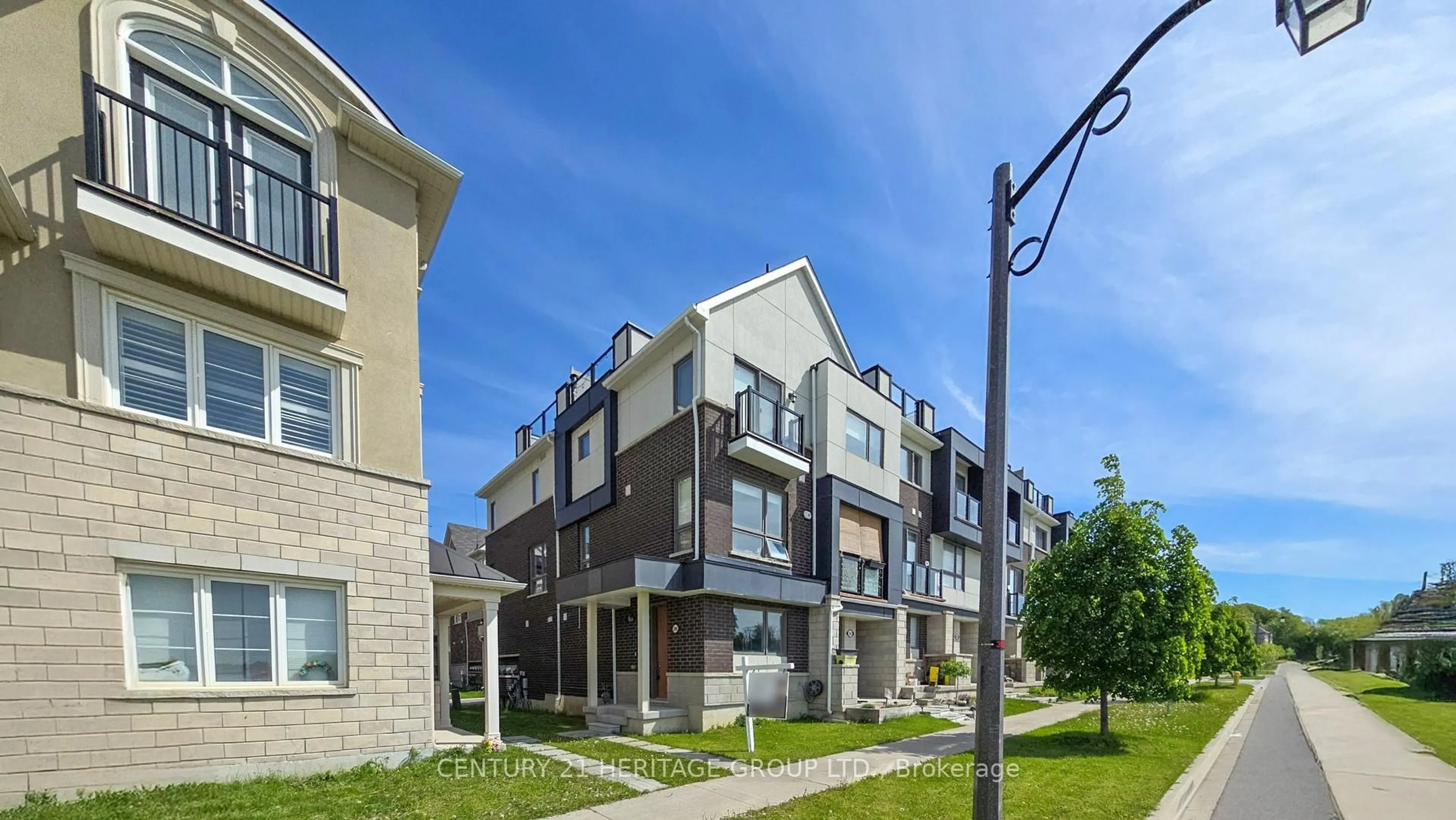 Patio, street for 390 Arthur Bonner Ave, Markham Ontario L6B 0R1