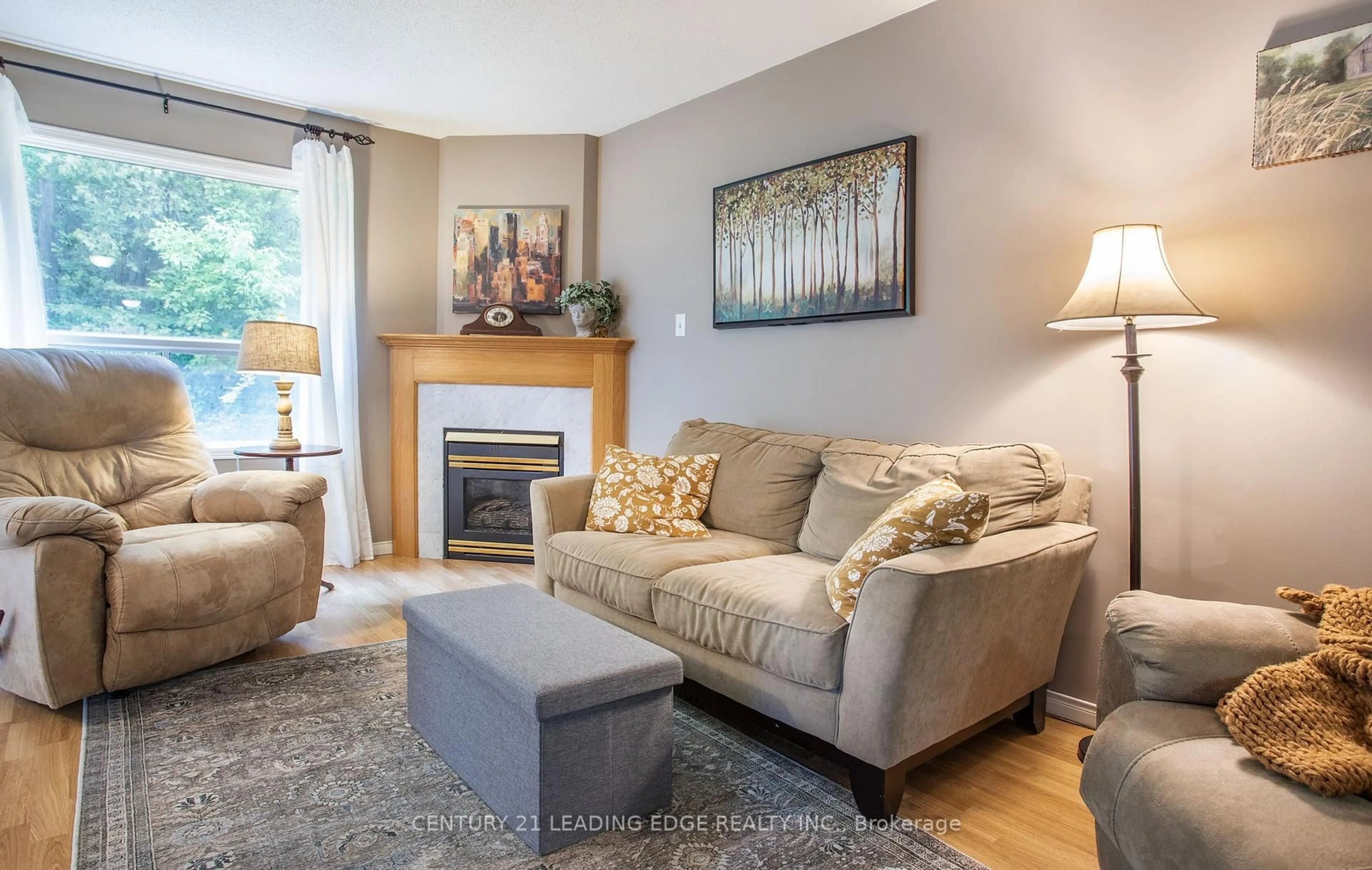 Living room with furniture, unknown for 199 Park Dr, Whitchurch-Stouffville Ontario L4A 1J8