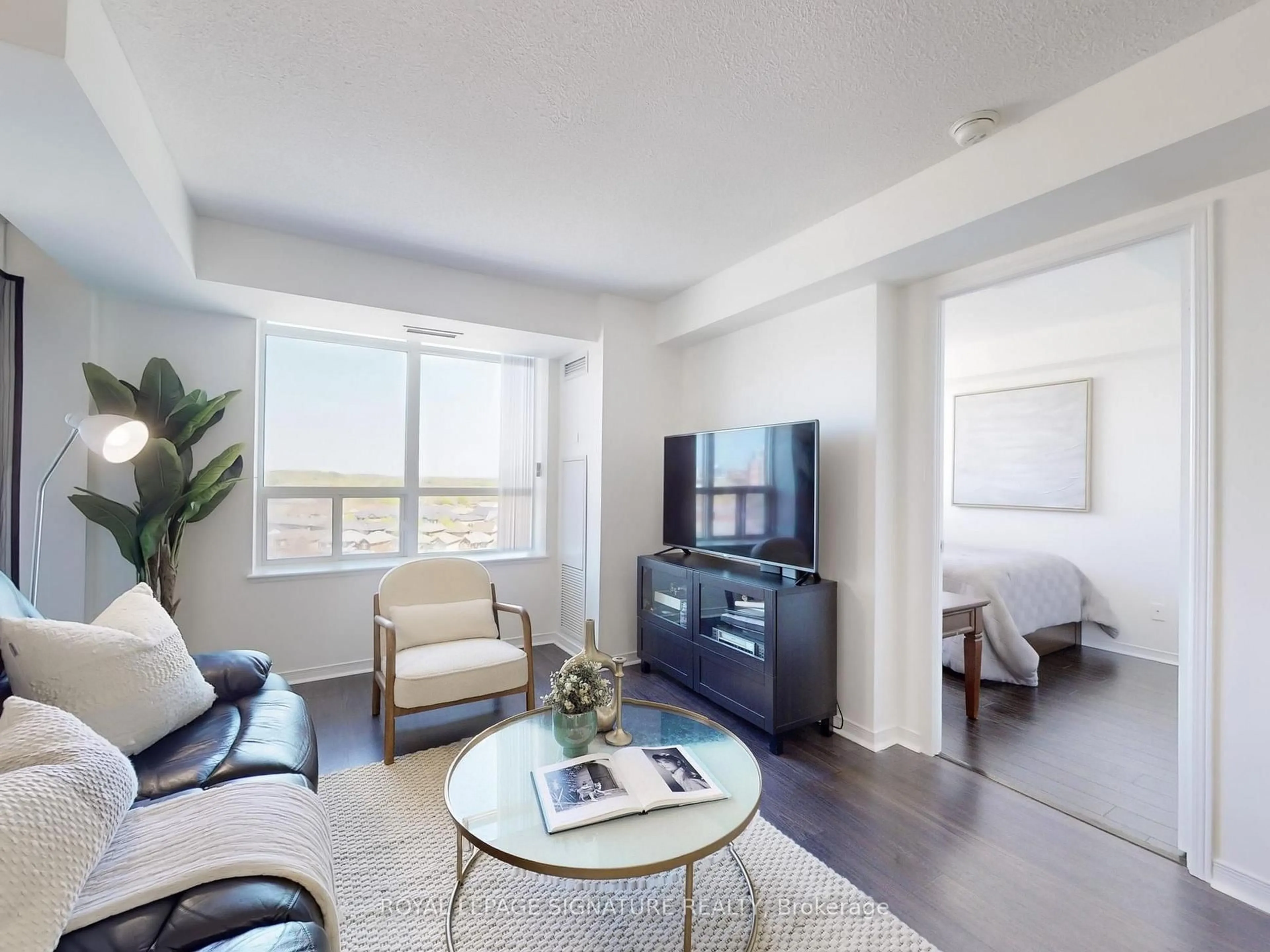 Living room with furniture, unknown for 73 King William Cres #802, Richmond Hill Ontario L4B 0C2