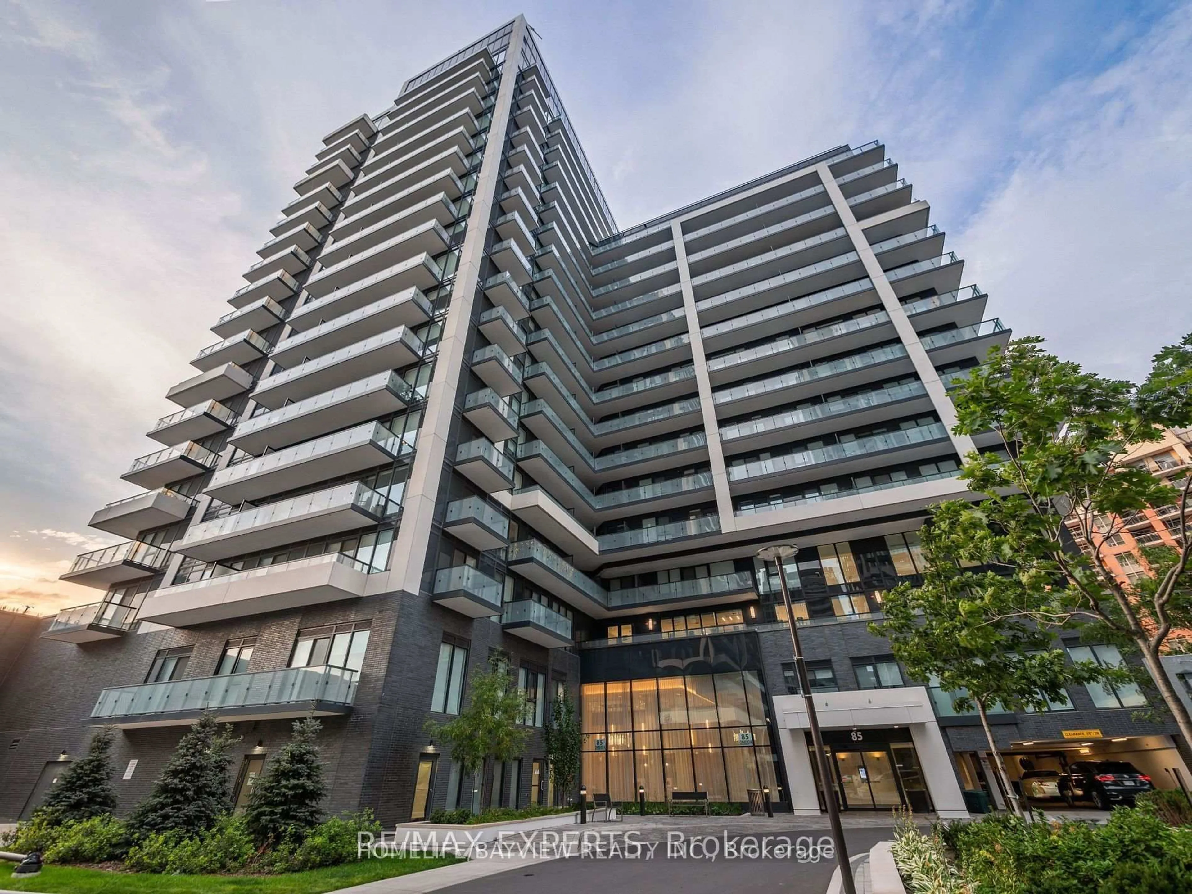 Indoor foyer for 85 Oneida Cres #909, Richmond Hill Ontario L4B 0A6