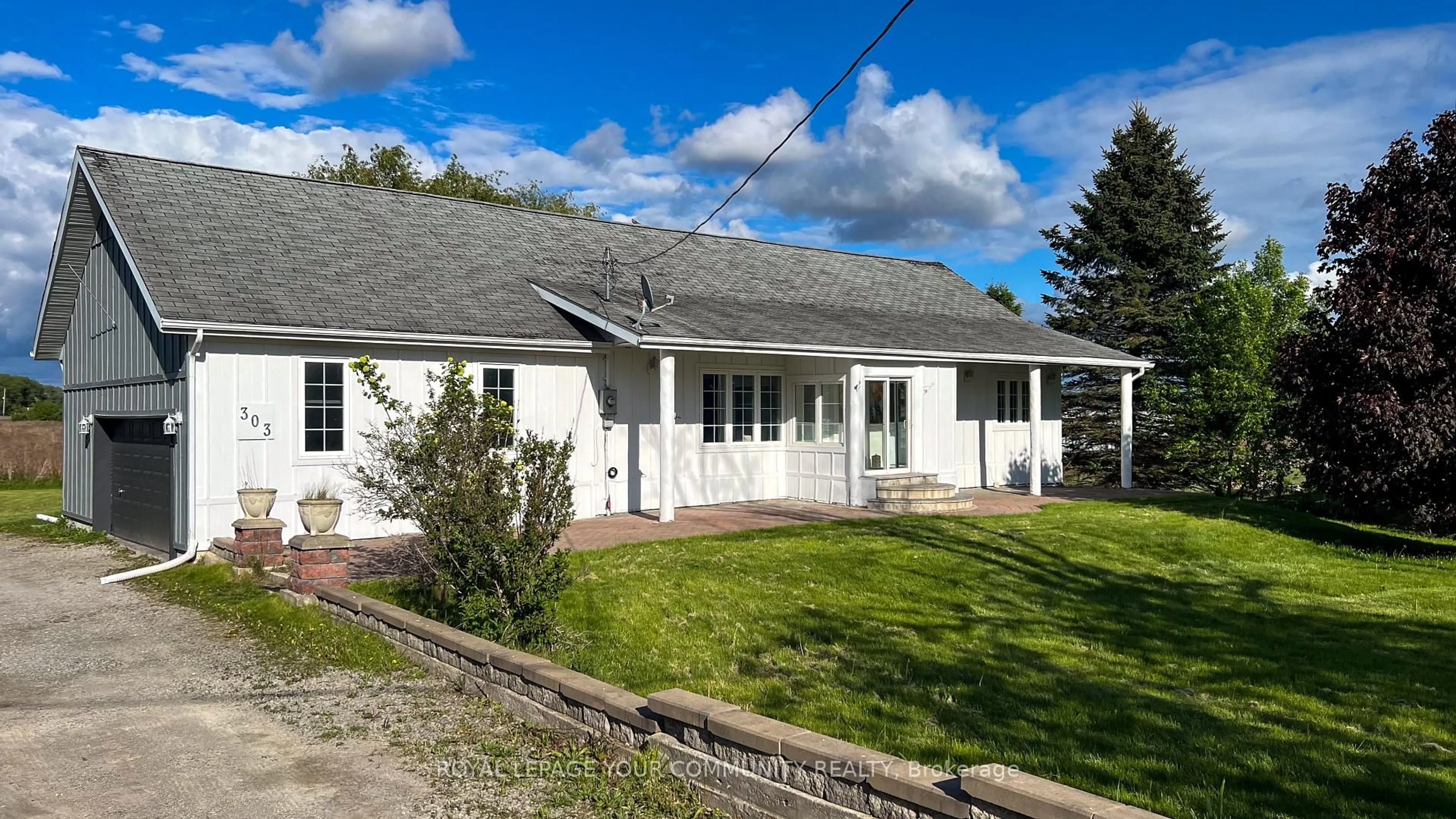 Patio, street for 303 Morris Rd, Bradford West Gwillimbury Ontario L3Z 3H4