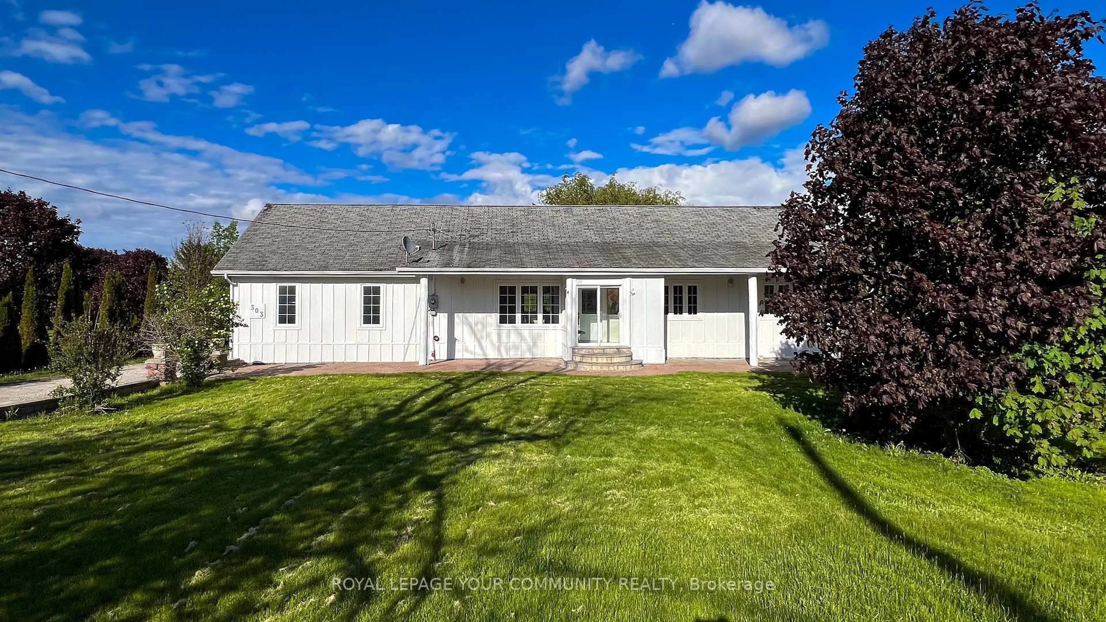 A pic from outside/outdoor area/front of a property/back of a property/a pic from drone, street for 303 Morris Rd, Bradford West Gwillimbury Ontario L3Z 3H4