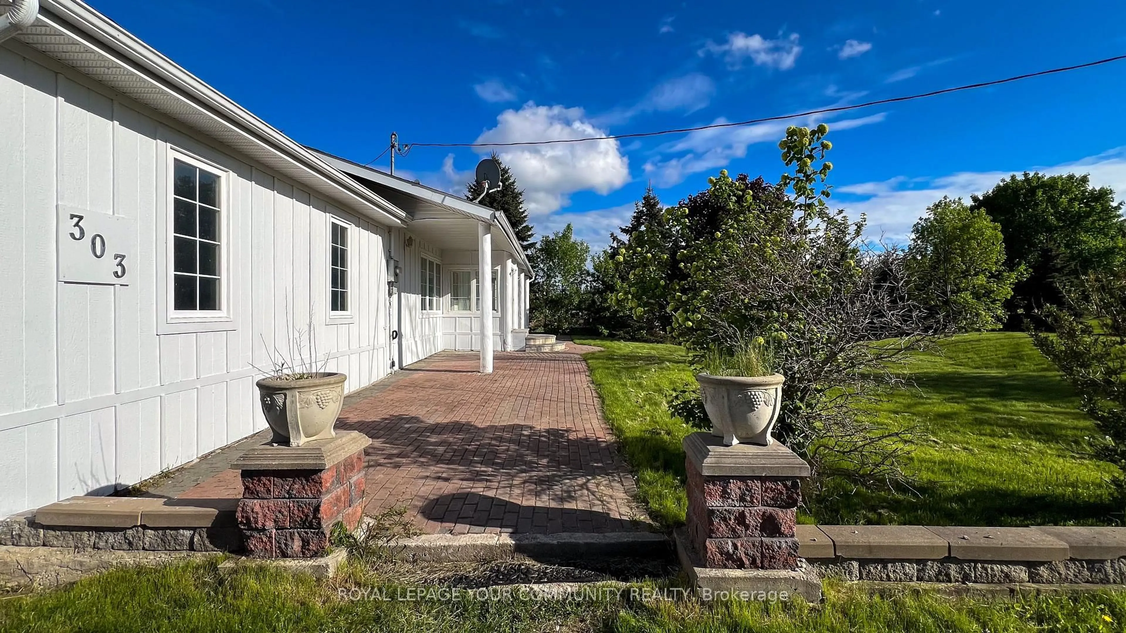 Patio, unknown for 303 Morris Rd, Bradford West Gwillimbury Ontario L3Z 3H4