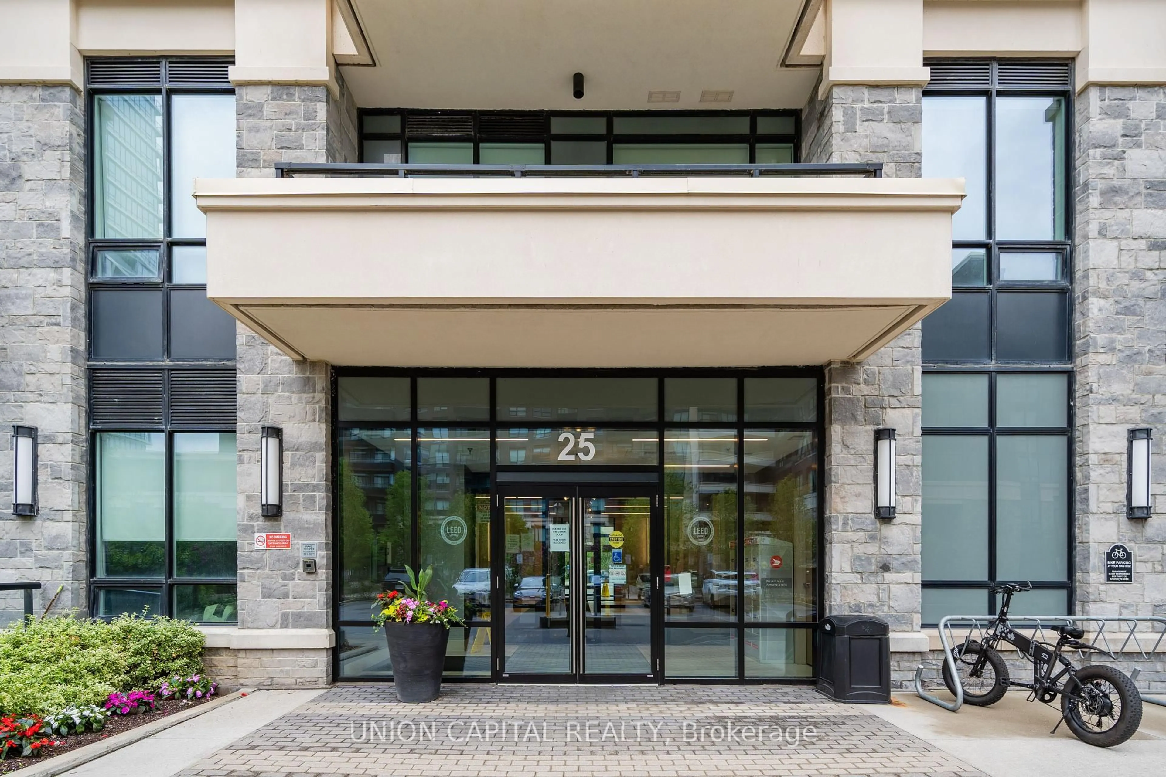 Indoor foyer for 25 Water Walk Dr #730, Markham Ontario L6G 0G2