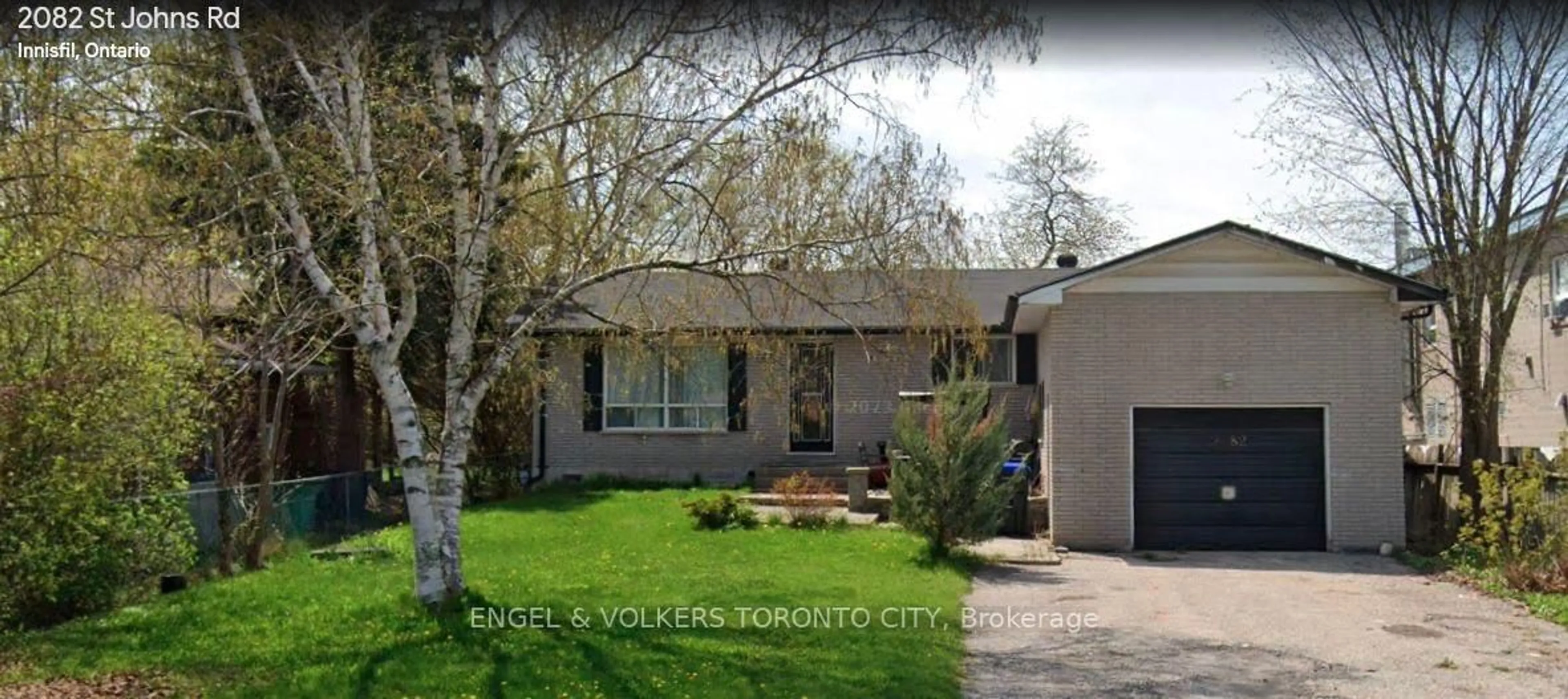 A pic from outside/outdoor area/front of a property/back of a property/a pic from drone, street for 2082 St John's Rd, Innisfil Ontario L9S 1Y3