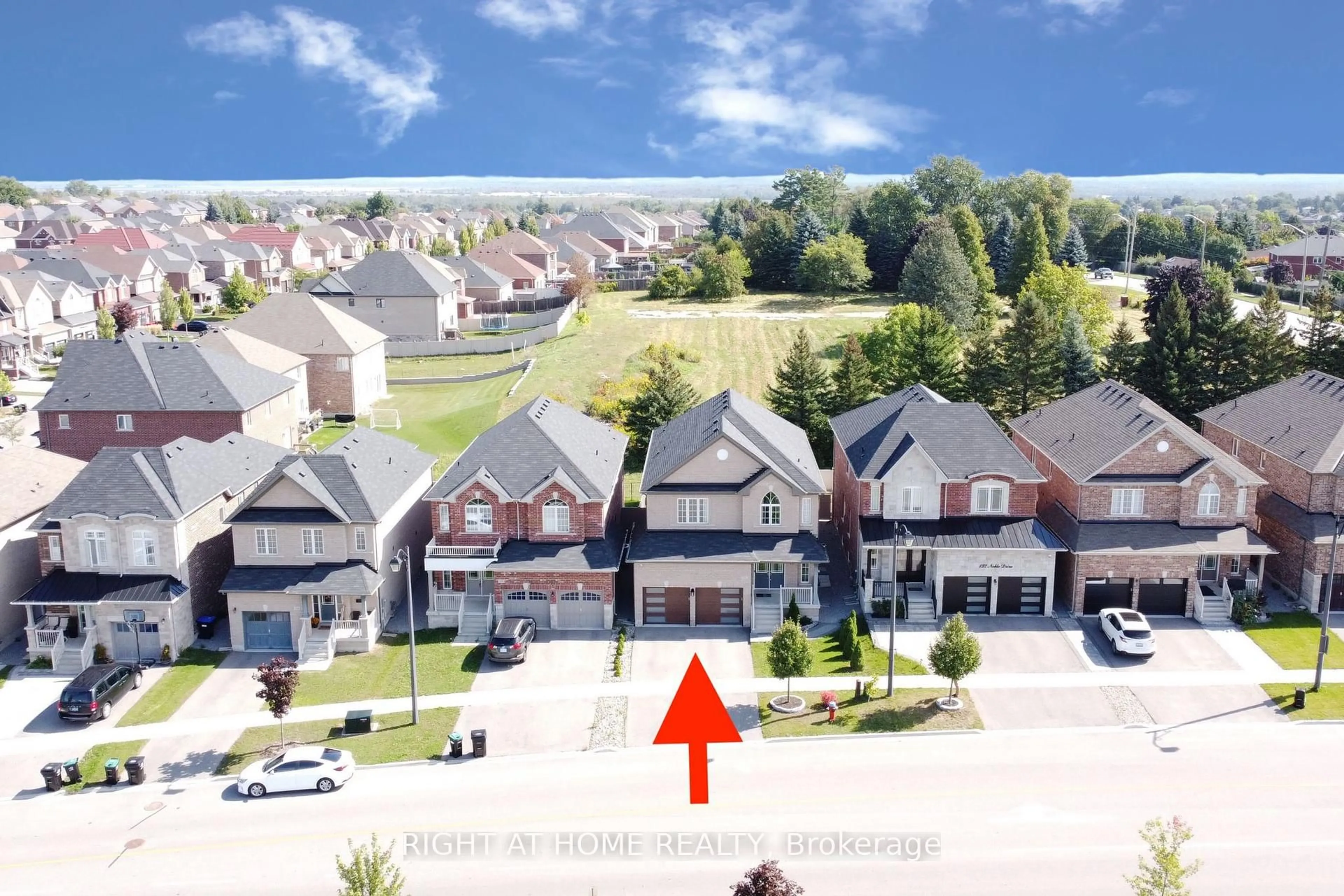 A pic from outside/outdoor area/front of a property/back of a property/a pic from drone, unknown for 136 Noble Dr, Bradford West Gwillimbury Ontario L3Z 2A5