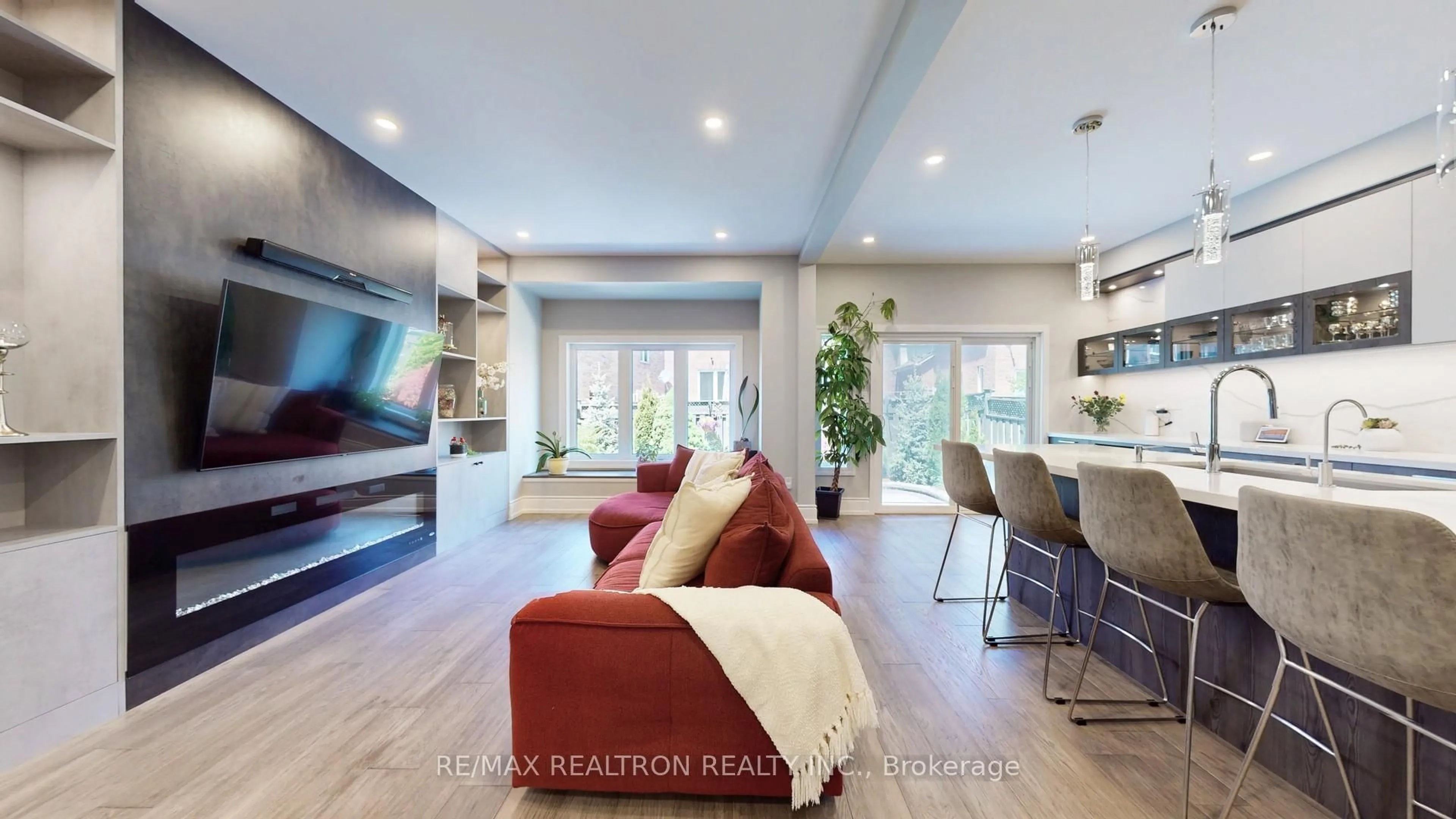 Living room with furniture, unknown for 115 Bentoak Cres, Vaughan Ontario L4J 8S8