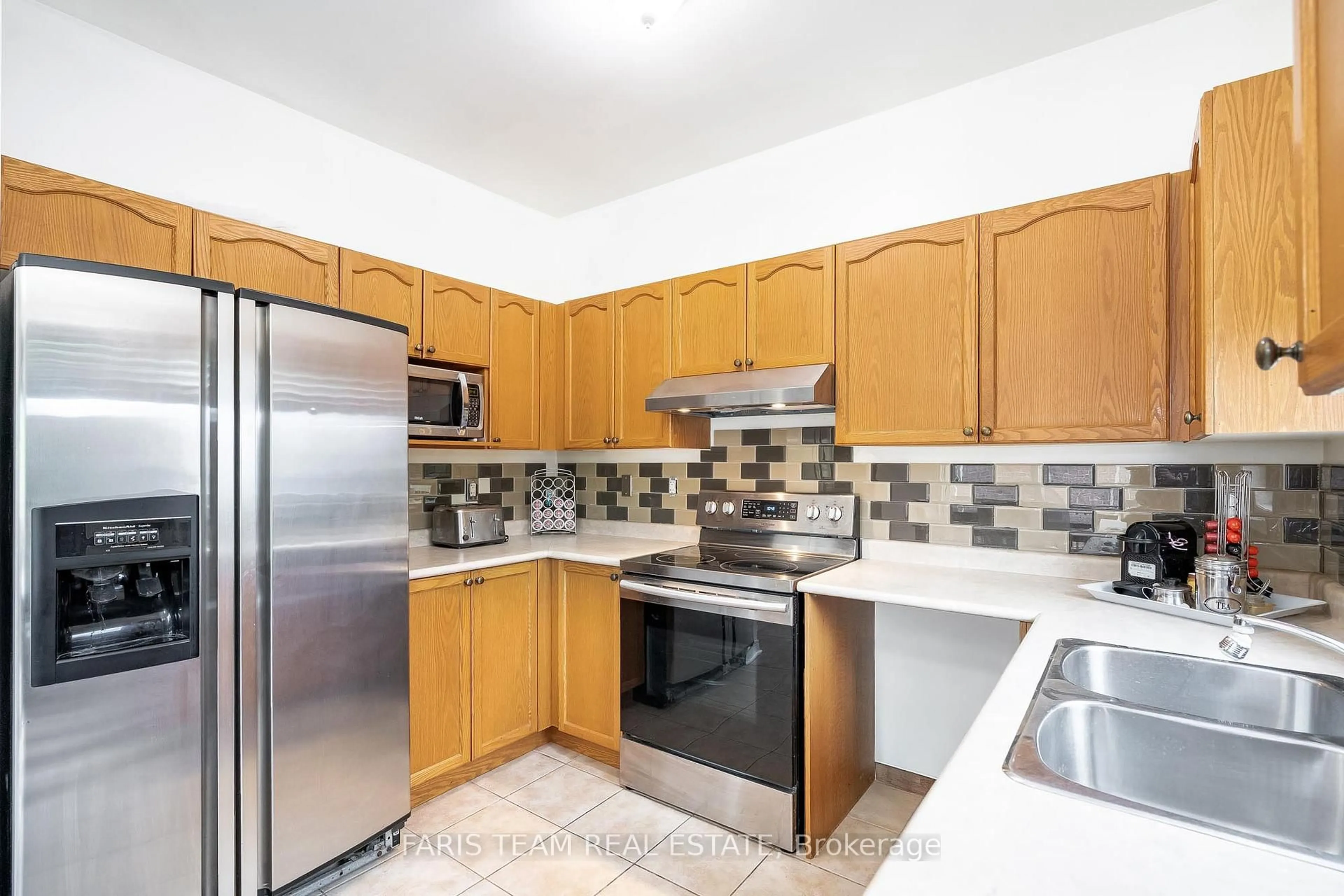 Standard kitchen, unknown for 1244 Mary-Lou St, Innisfil Ontario L9S 0E5