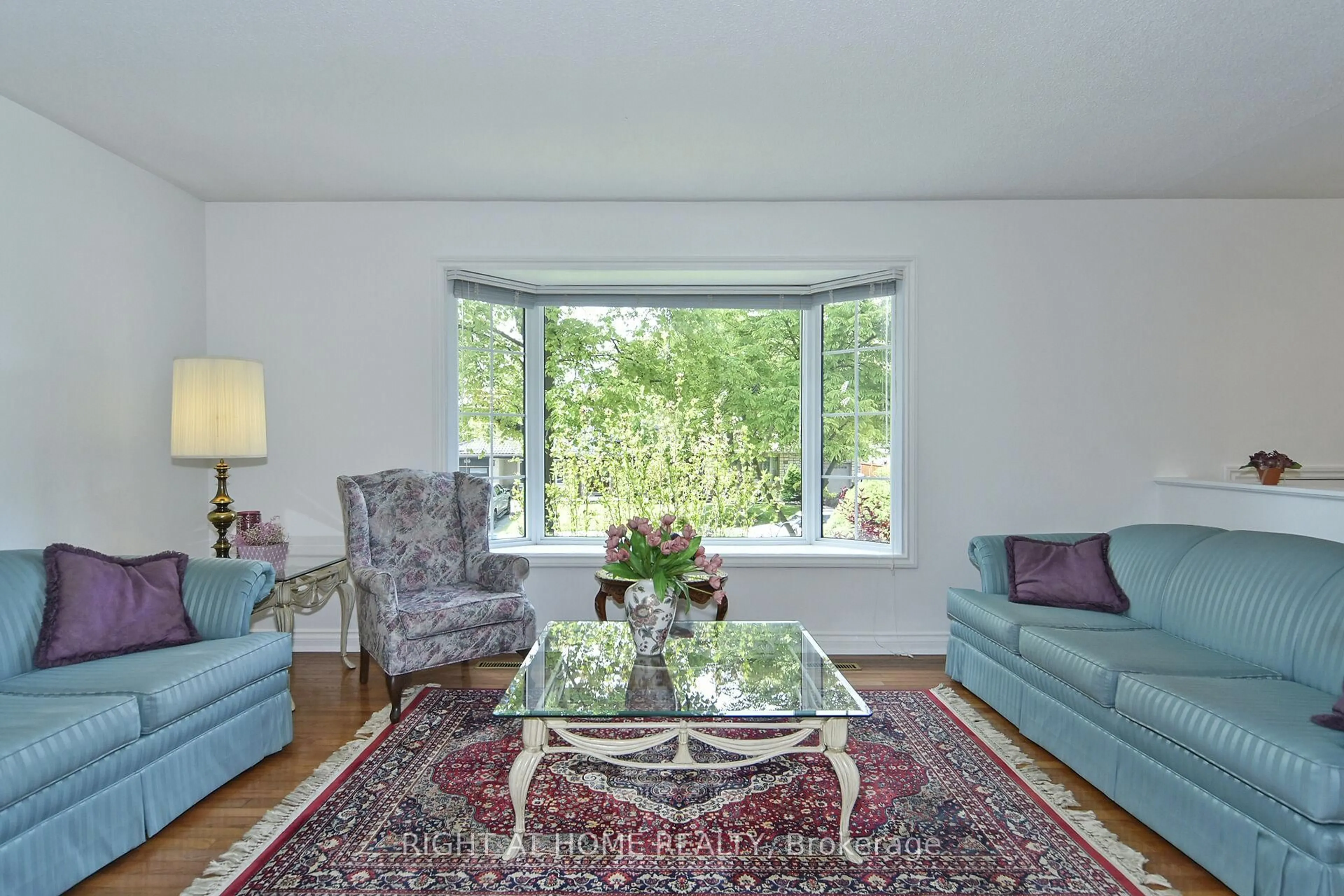 Living room with furniture, unknown for 102 Romfield Crct, Markham Ontario L3T 3H6