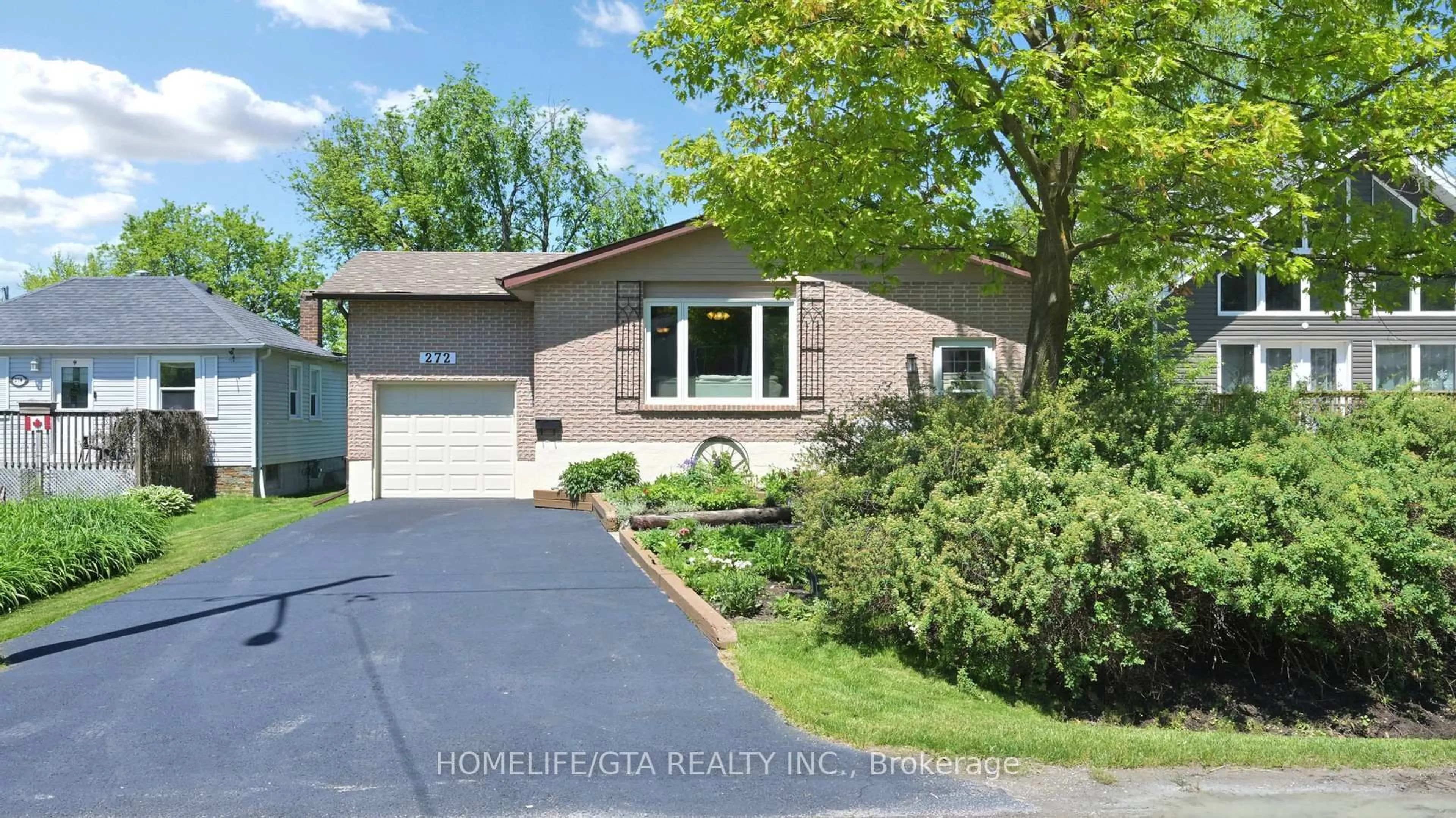 Home with vinyl exterior material, street for 272 Parkwood Ave, Georgina Ontario L4P 2X3