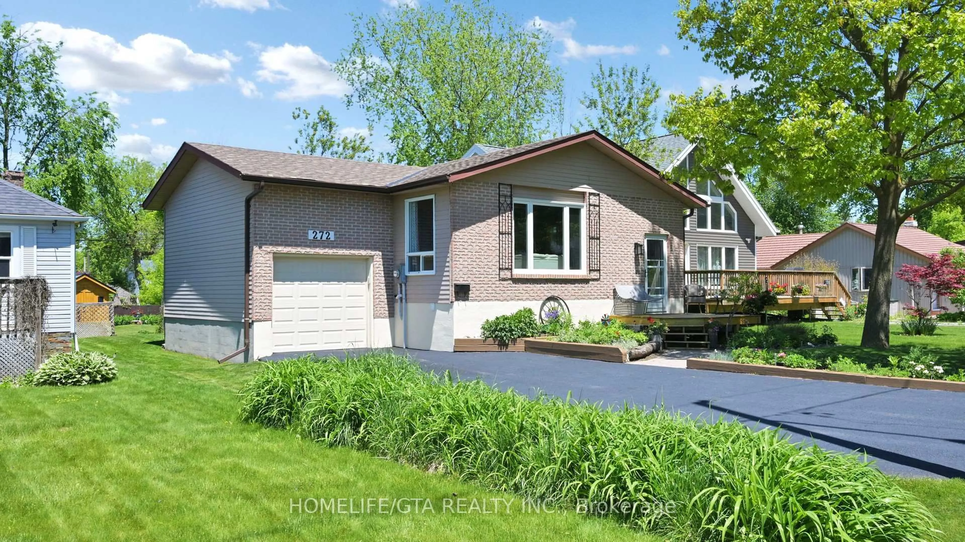 Home with vinyl exterior material, street for 272 Parkwood Ave, Georgina Ontario L4P 2X3