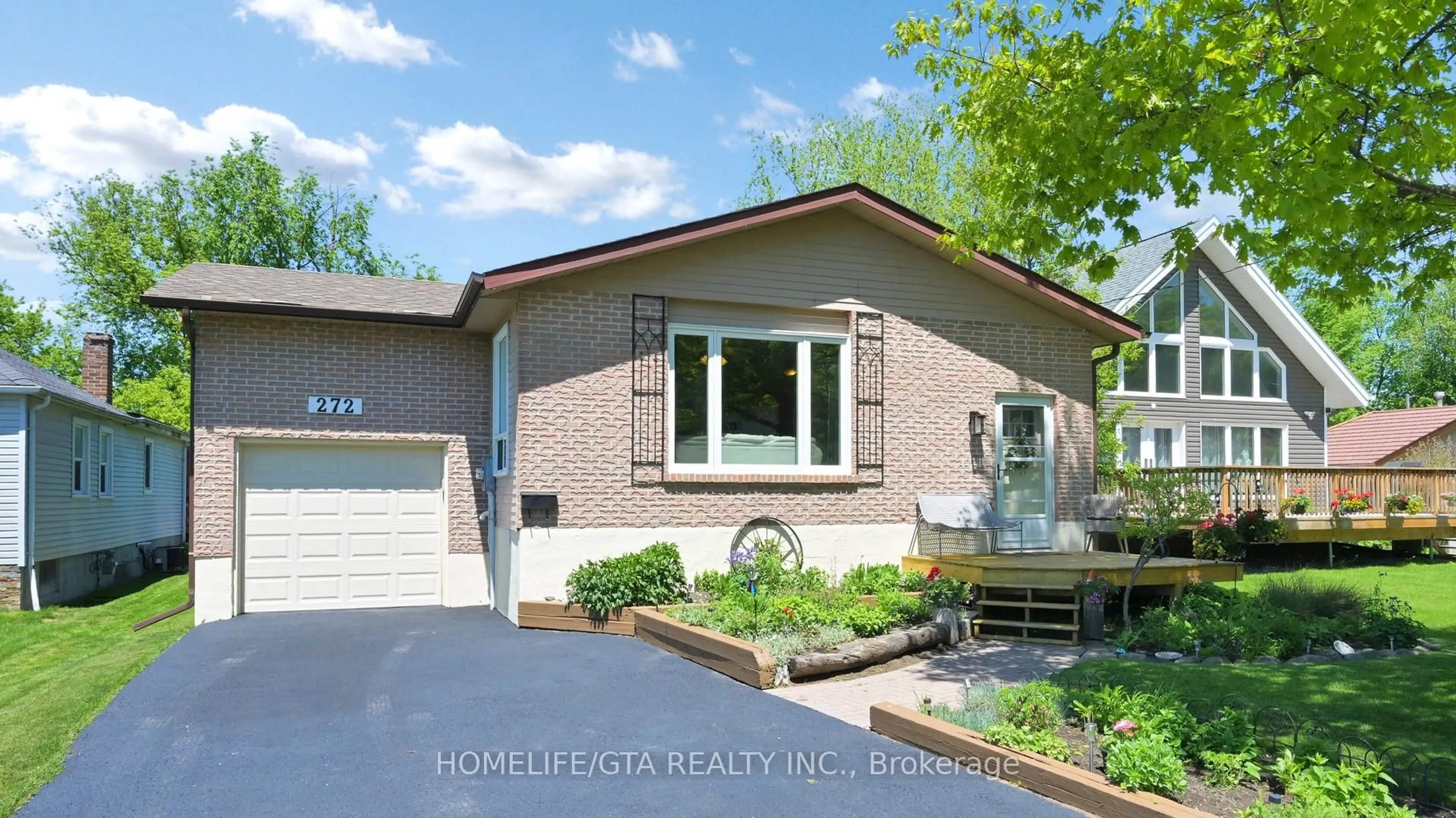 Home with brick exterior material, street for 272 Parkwood Ave, Georgina Ontario L4P 2X3
