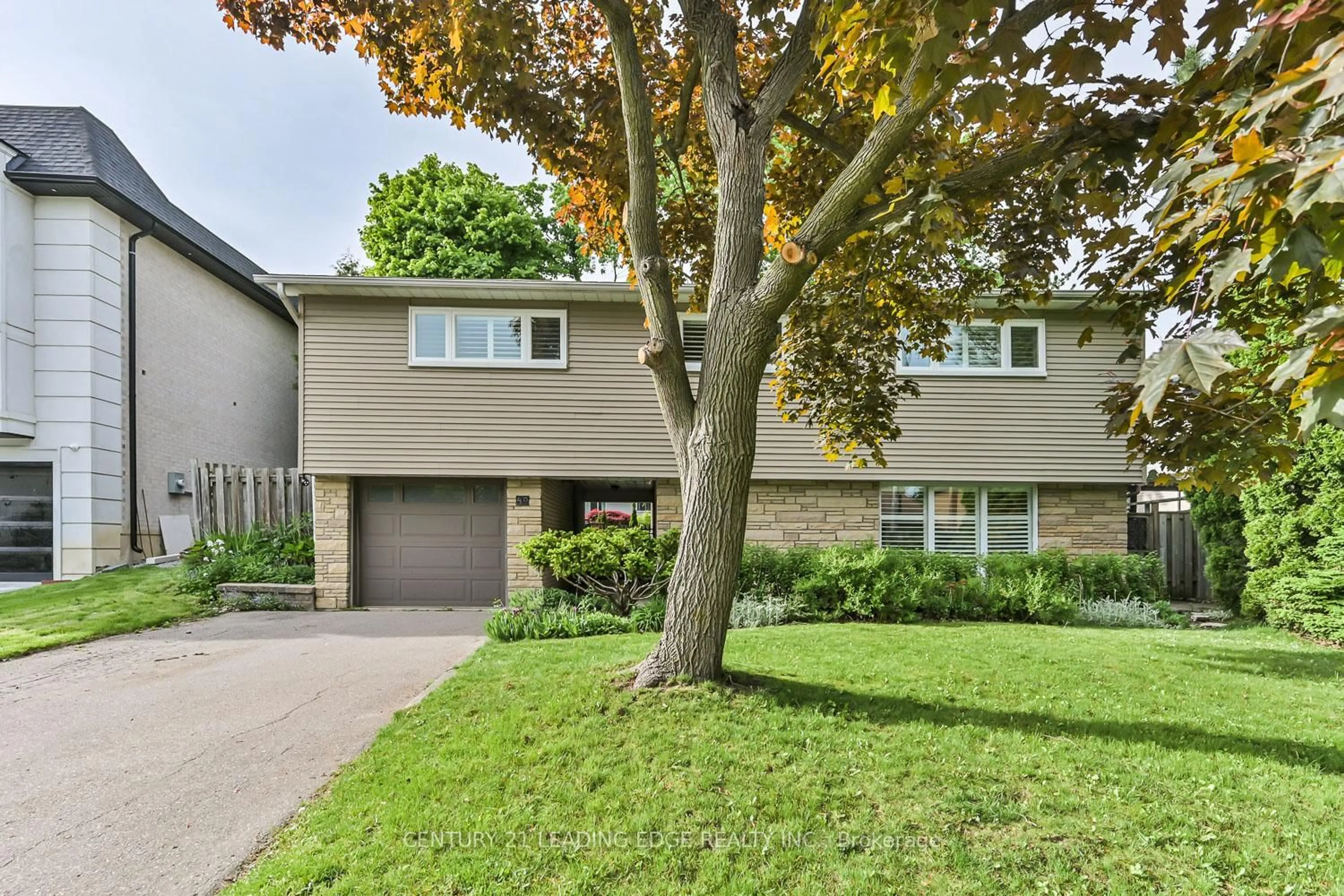 Home with brick exterior material, street for 40 Fonthill Blvd, Markham Ontario L3R 1V7