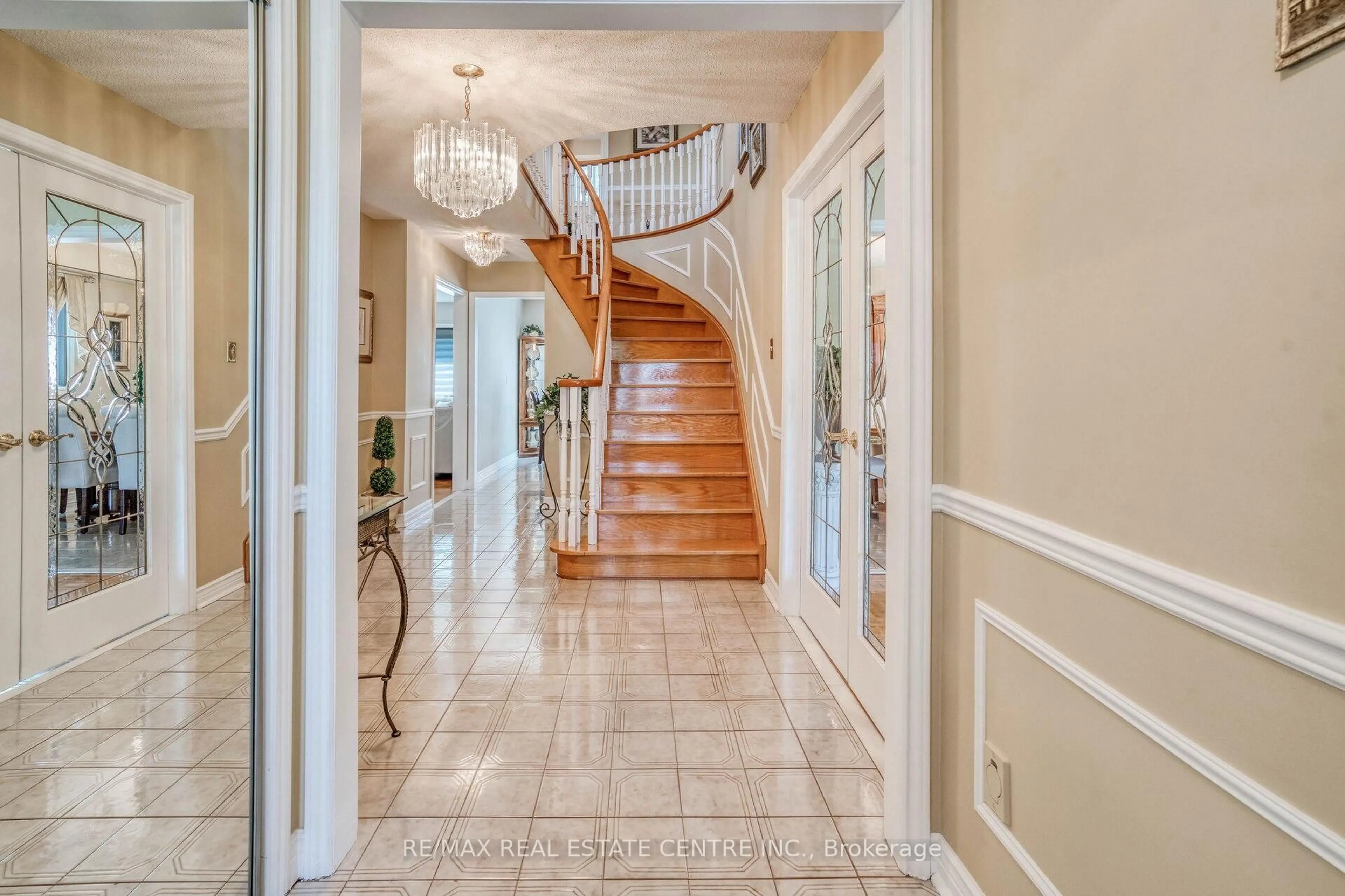 Indoor foyer for 29 Janus Pl, Vaughan Ontario L4L 3V1