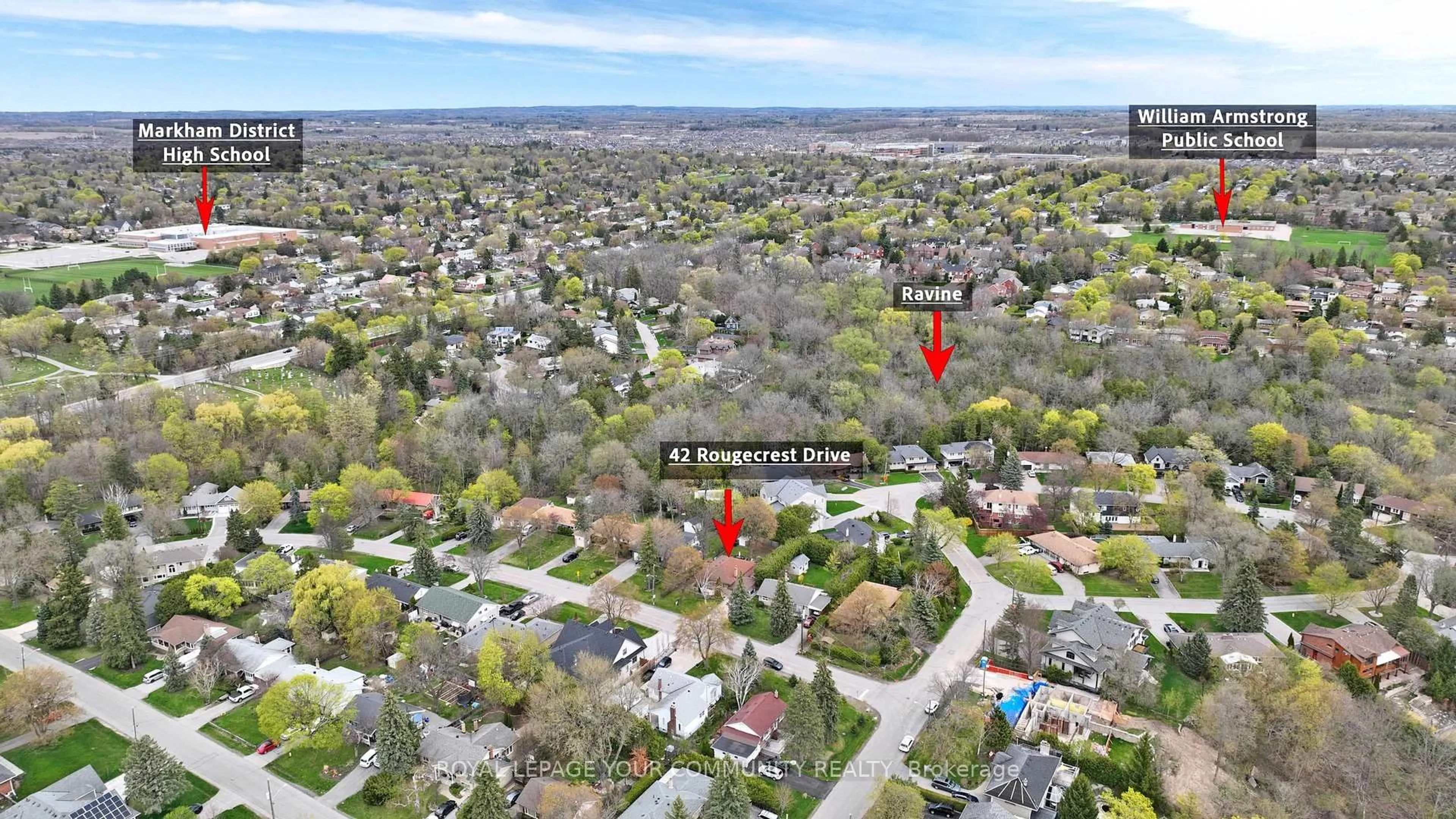 A pic from outside/outdoor area/front of a property/back of a property/a pic from drone, street for 42 Rougecrest Dr, Markham Ontario L3P 3B6