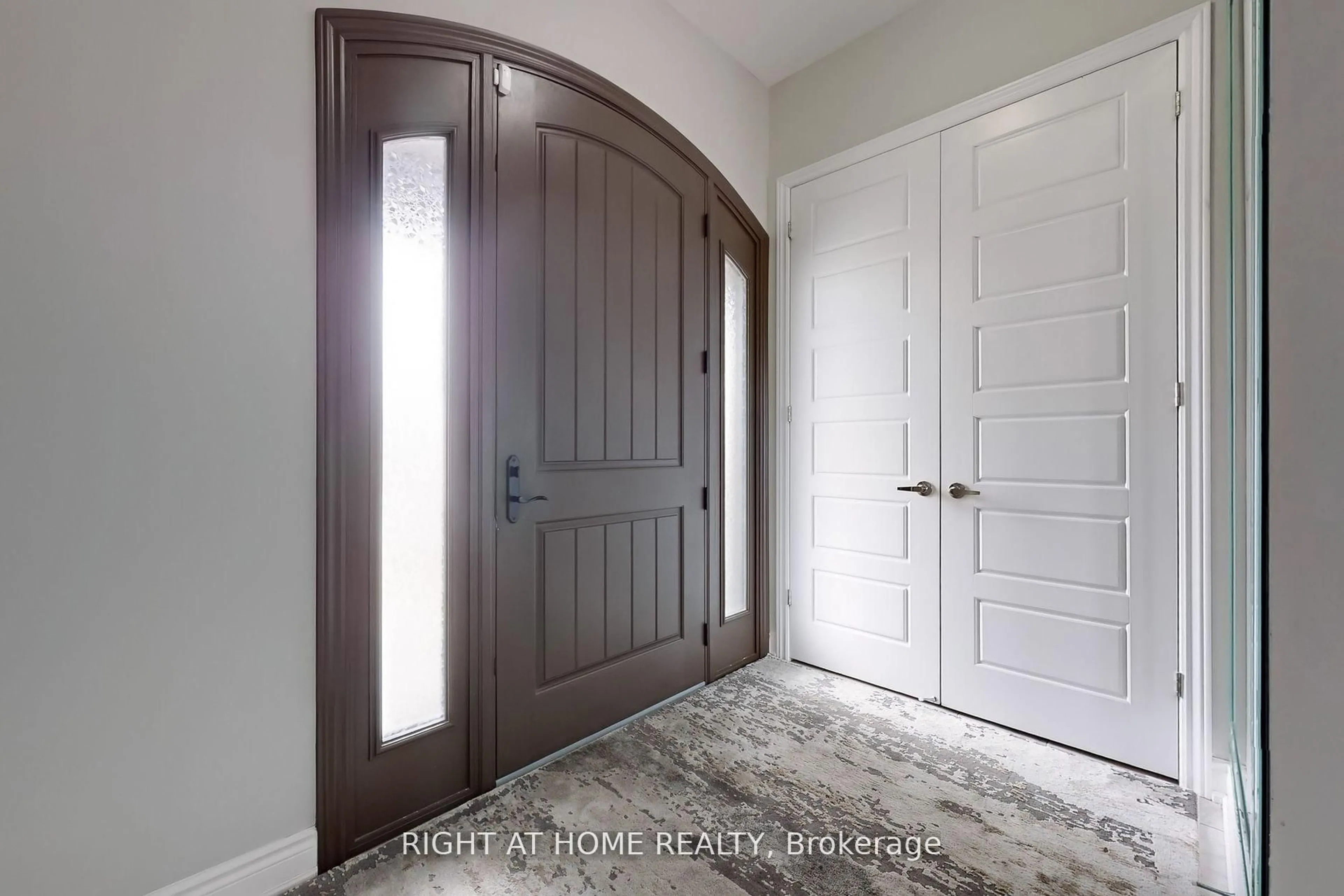 Indoor entryway for 12 King Blvd, King Ontario L7B 0M8