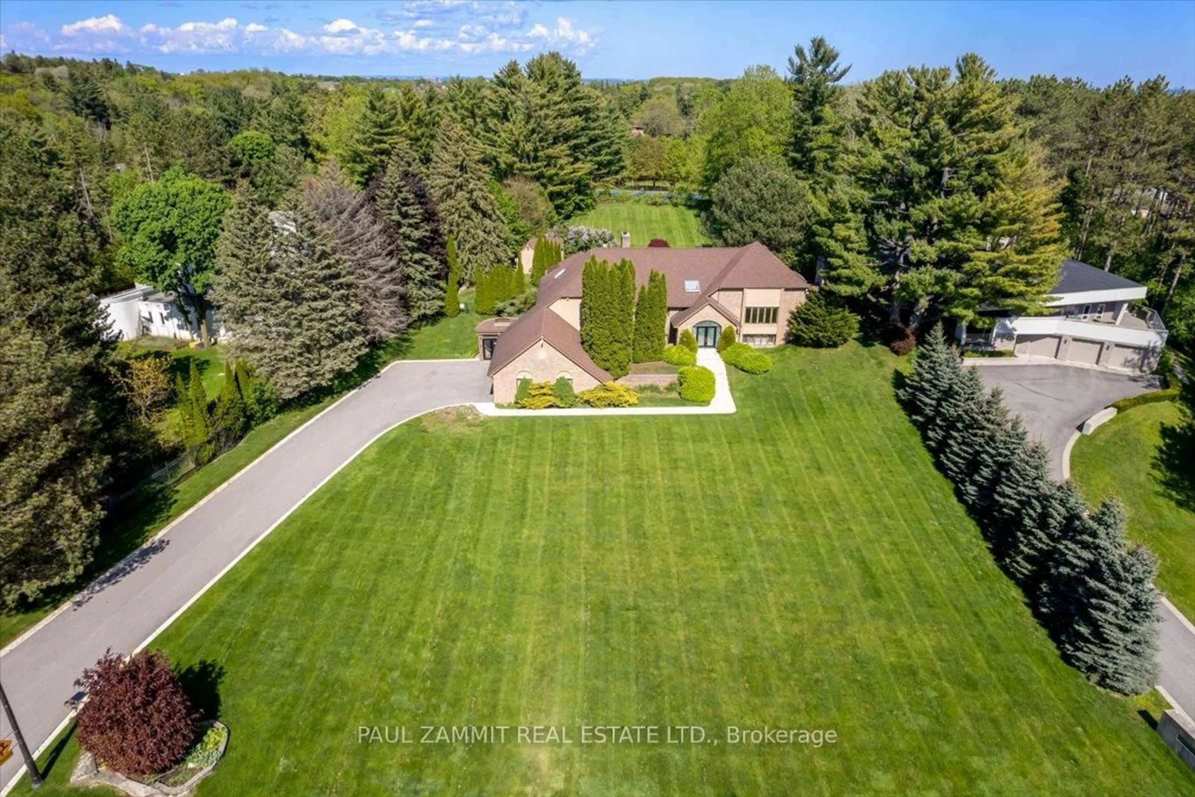 A pic from outside/outdoor area/front of a property/back of a property/a pic from drone, unknown for 391 Woodland Acres Cres, Vaughan Ontario L6A 1G2