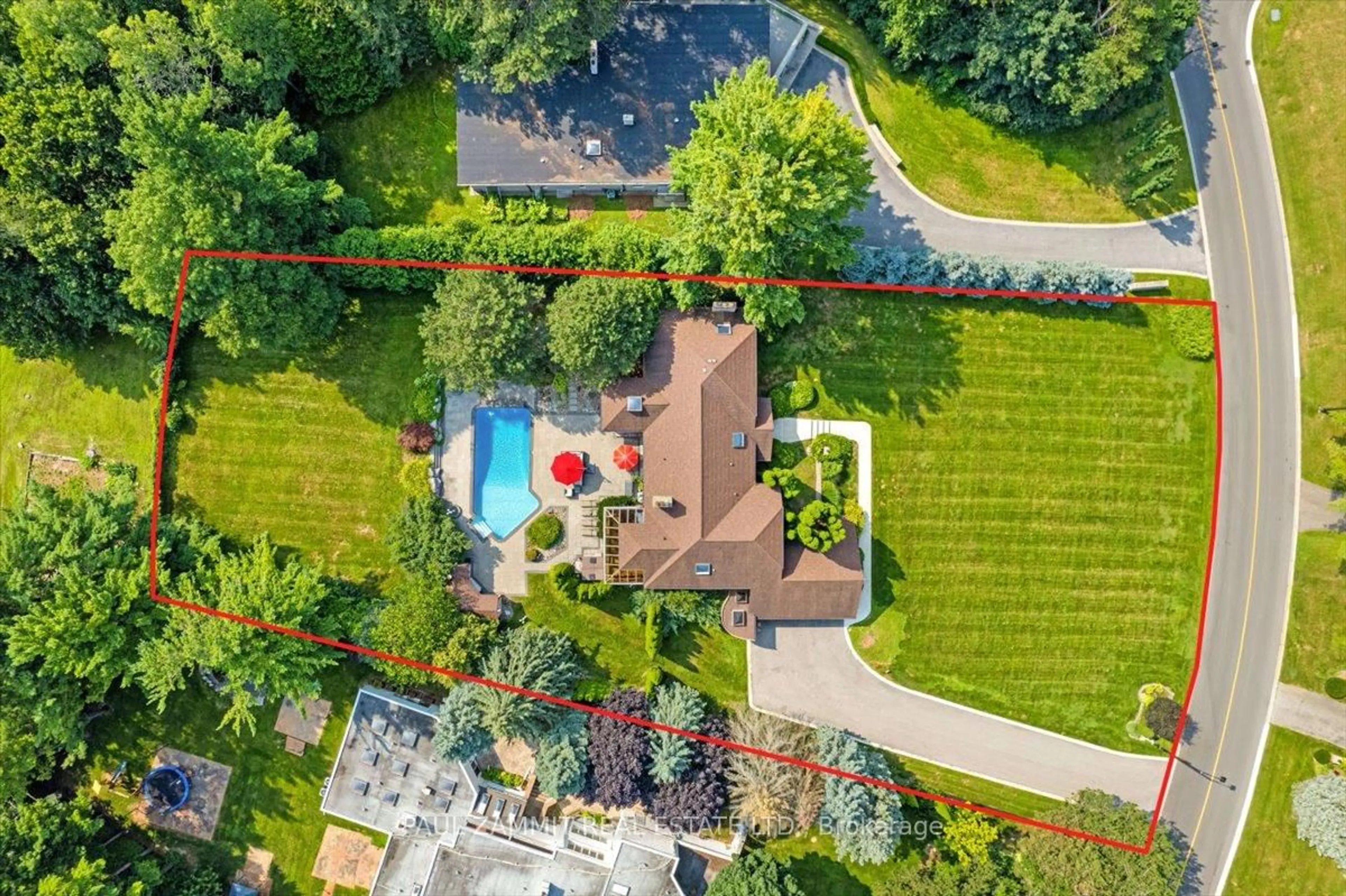 A pic from outside/outdoor area/front of a property/back of a property/a pic from drone, unknown for 391 Woodland Acres Cres, Vaughan Ontario L6A 1G2