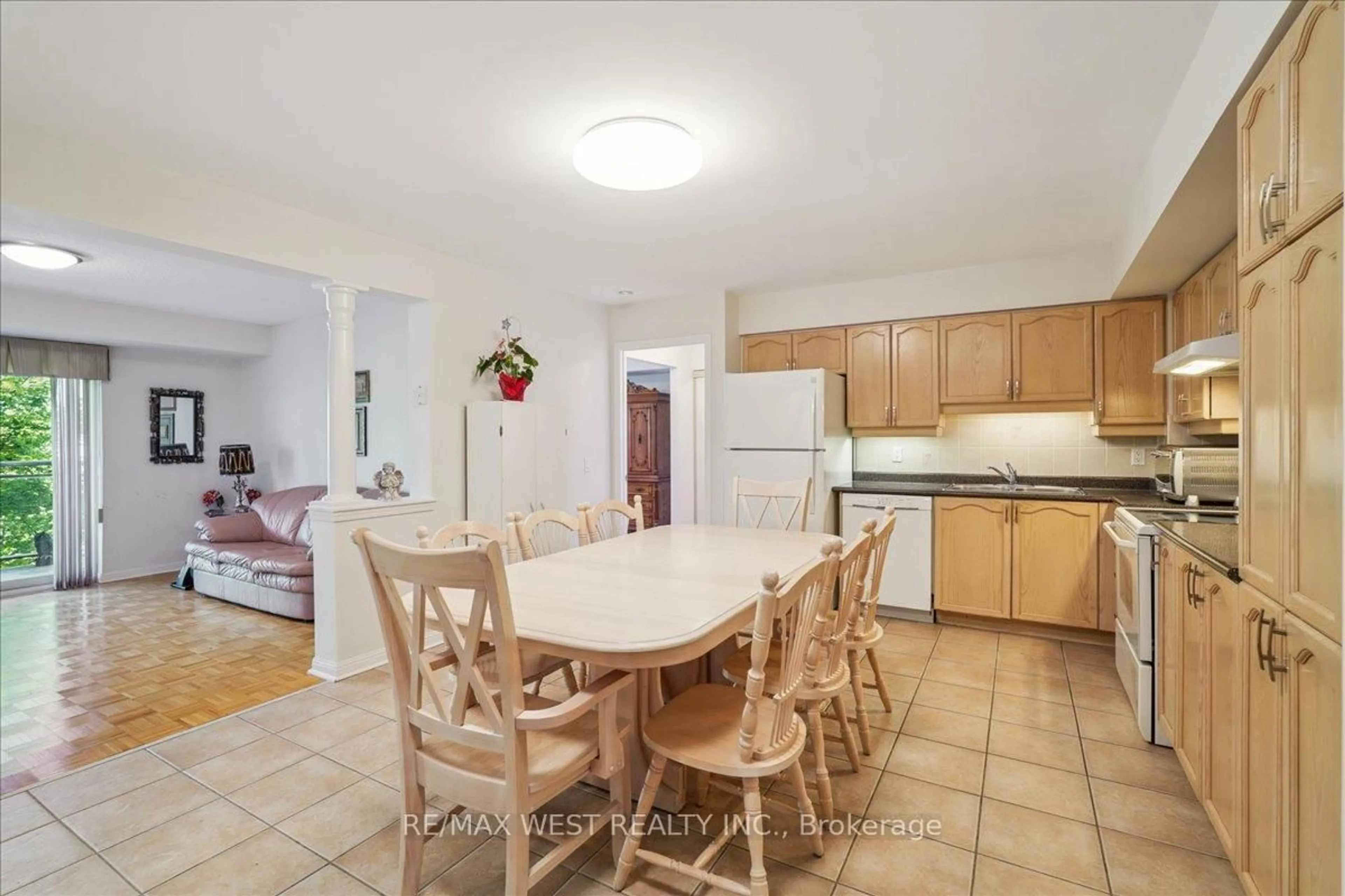 Unknown for 2502 Rutherford Rd #314, Vaughan Ontario L4K 5N6