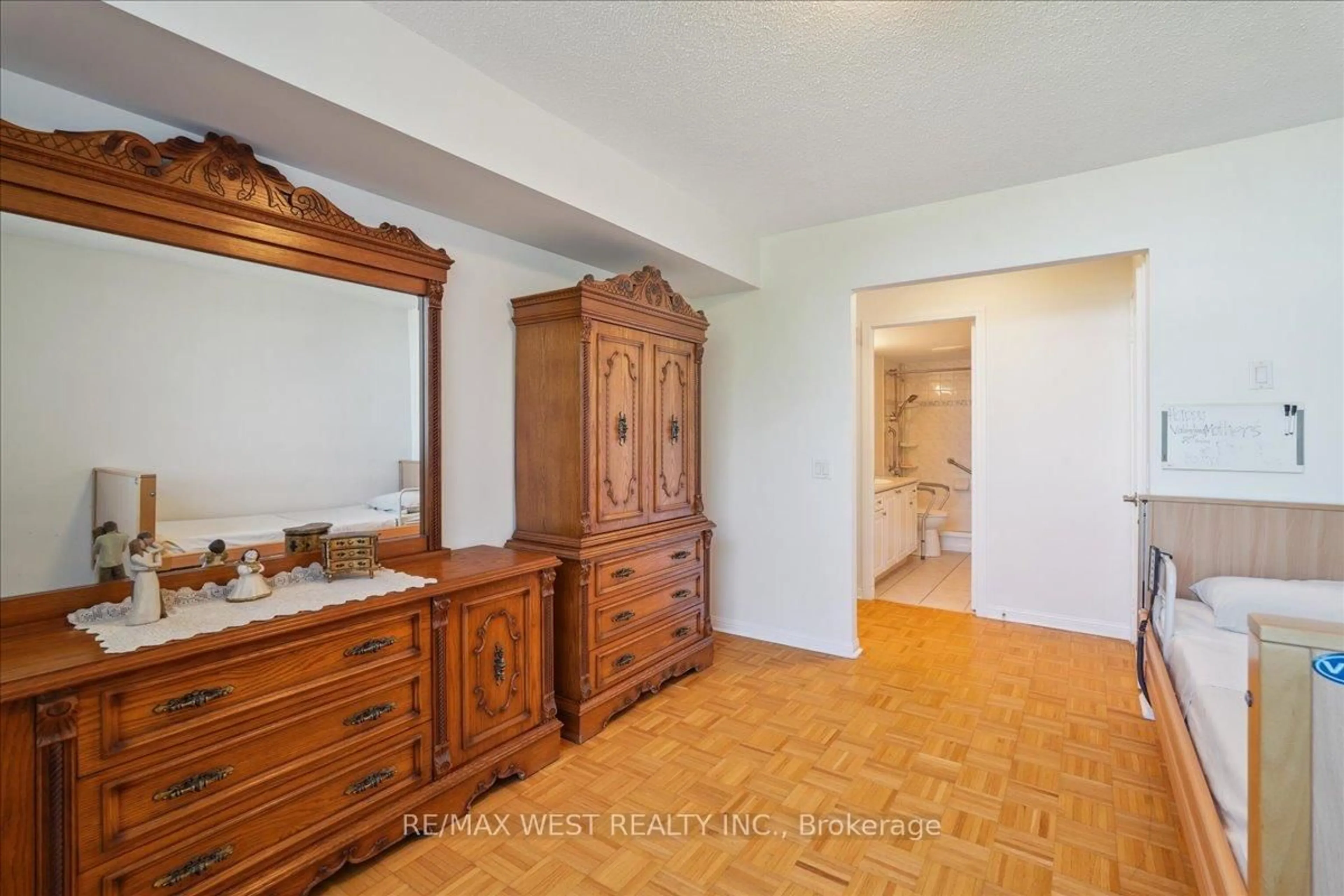 Unknown for 2502 Rutherford Rd #314, Vaughan Ontario L4K 5N6