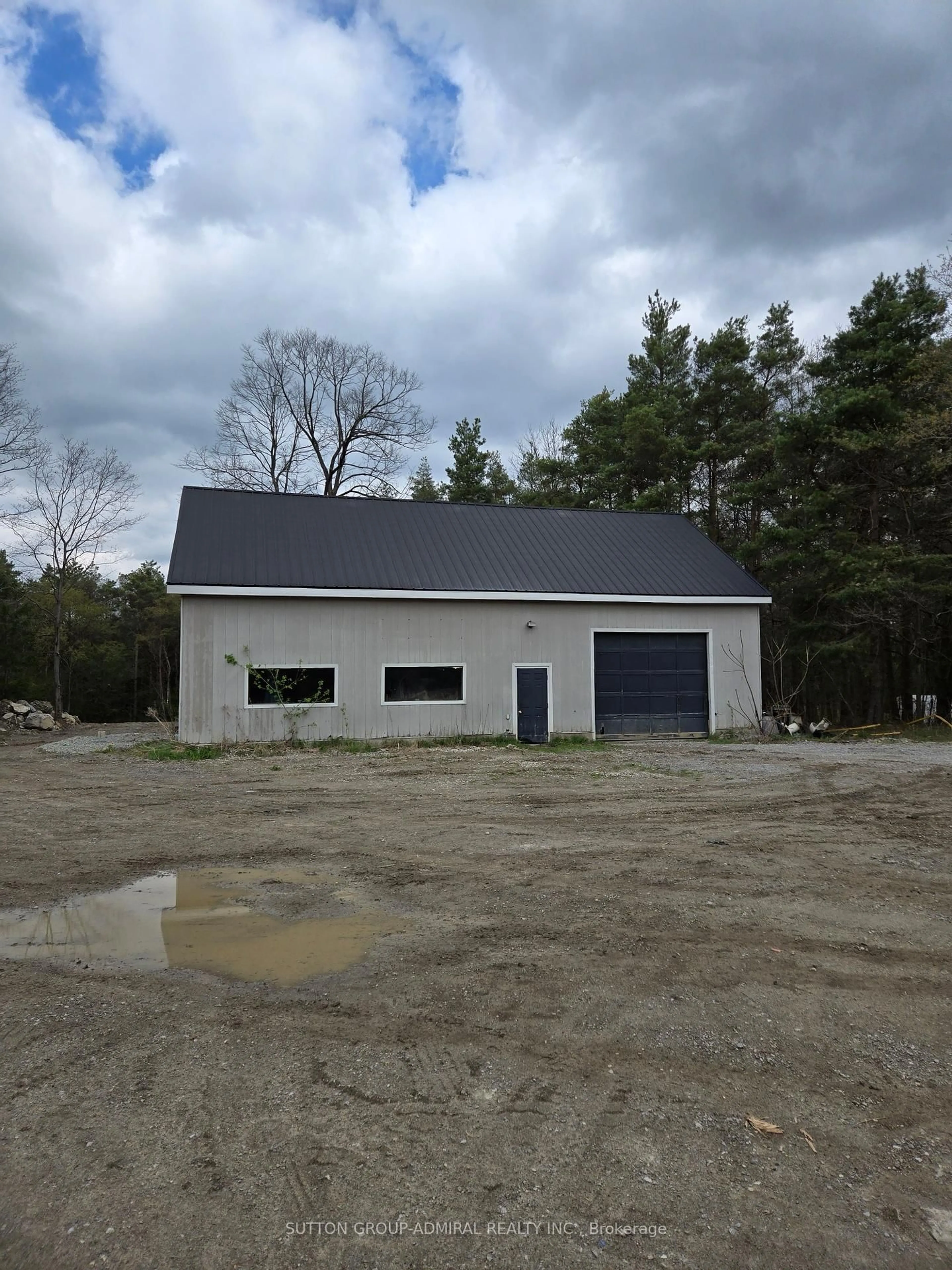 Indoor garage for 4212 Vivian Rd, Whitchurch-Stouffville Ontario L0G 1E0