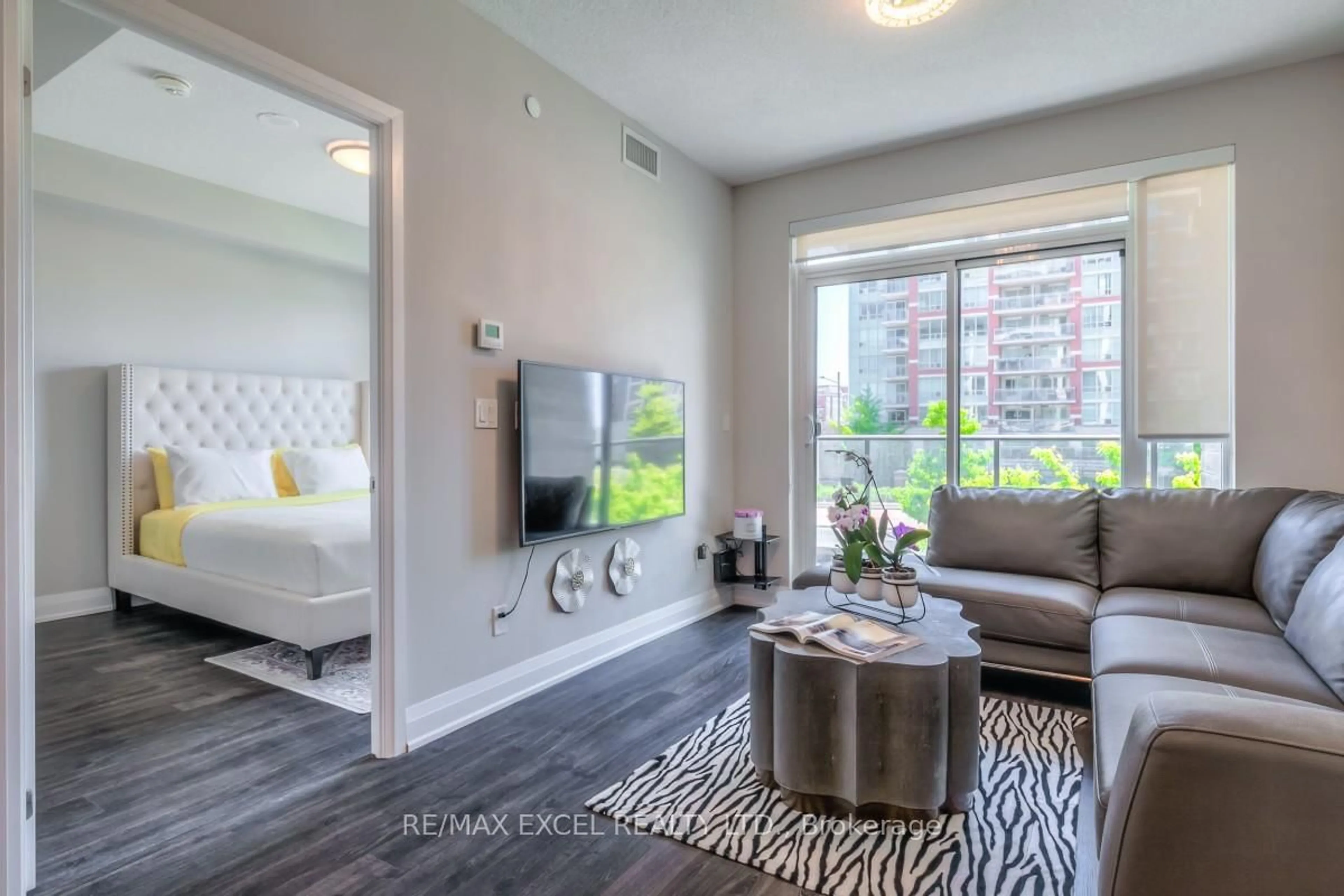 Living room with furniture, unknown for 396 Highway 7 N/A #208, Richmond Hill Ontario L4B 0G7