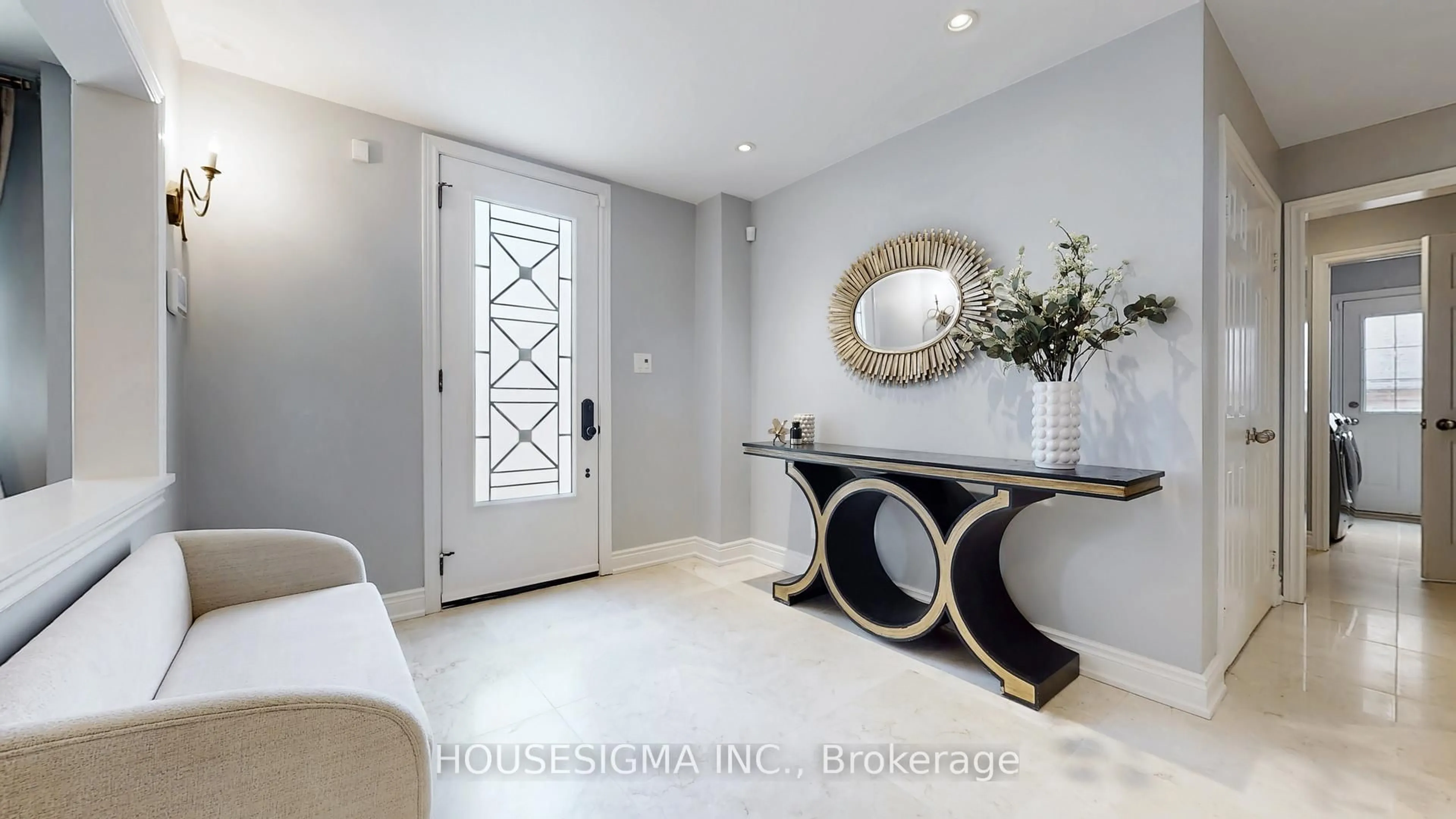 Indoor entryway for 11 Cowles Crt, Richmond Hill Ontario L4C 9A8