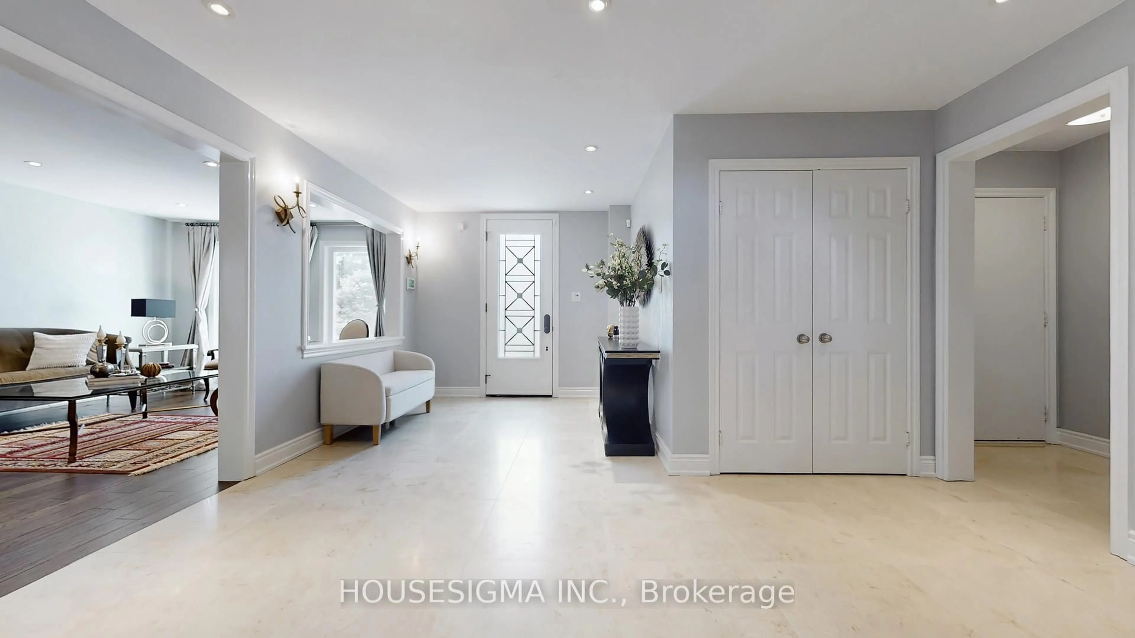 Indoor foyer for 11 Cowles Crt, Richmond Hill Ontario L4C 9A8