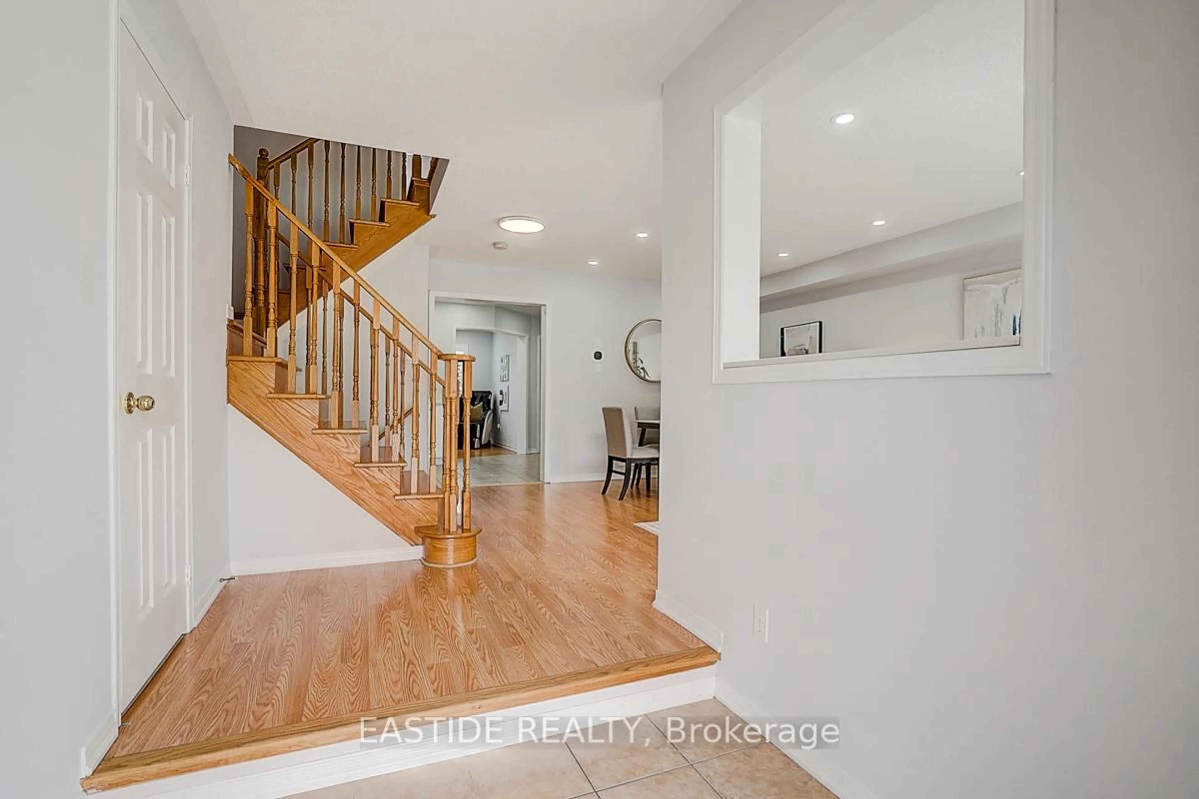 Indoor entryway for 71 Andriana Cres, Markham Ontario L6B 0C7