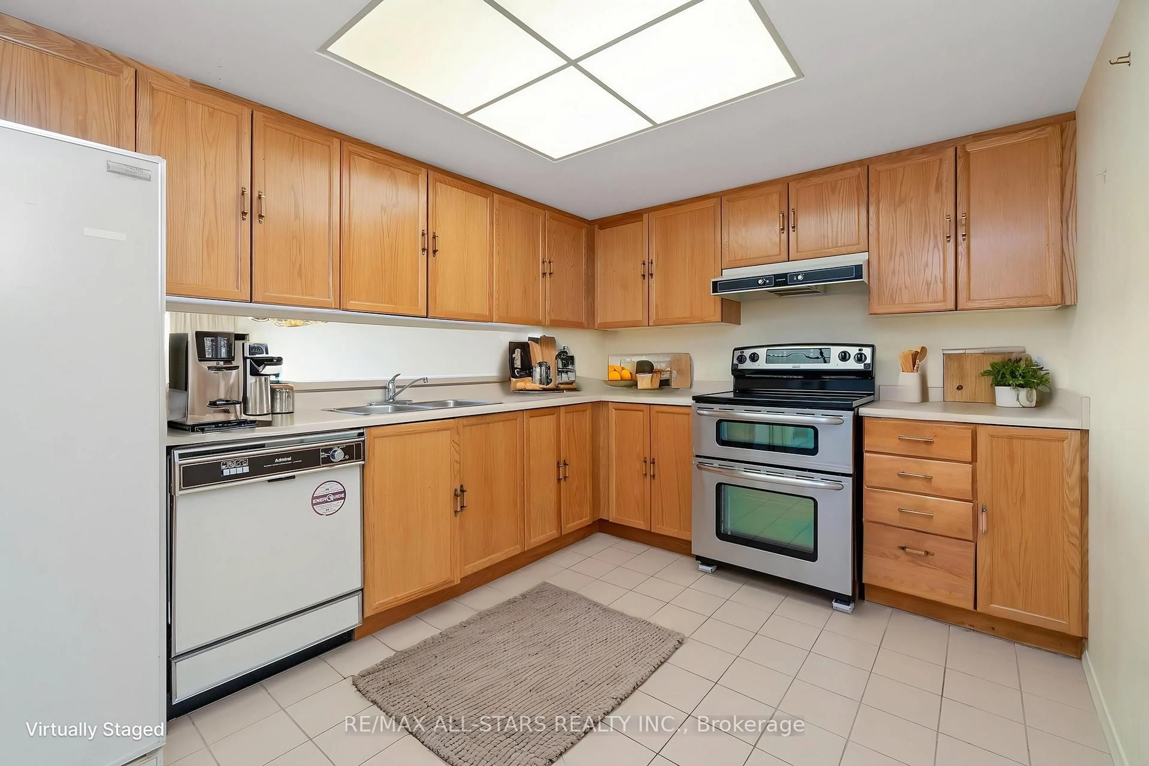 Standard kitchen, ceramic/tile floor for 2 Raymerville Dr #718, Markham Ontario L3P 7N7