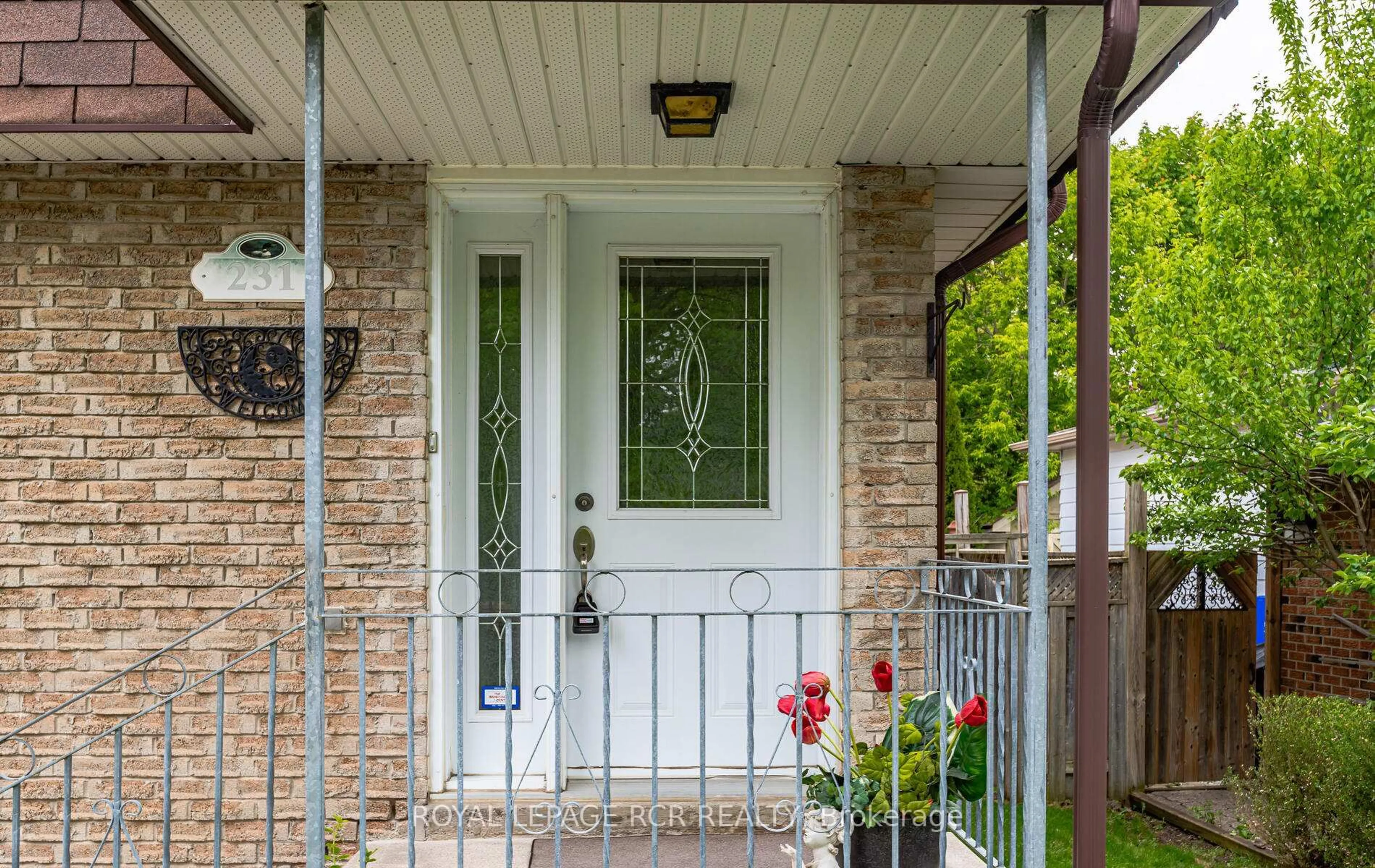 Indoor entryway for 231 Stouffer St, Whitchurch-Stouffville Ontario L4A 4Y8