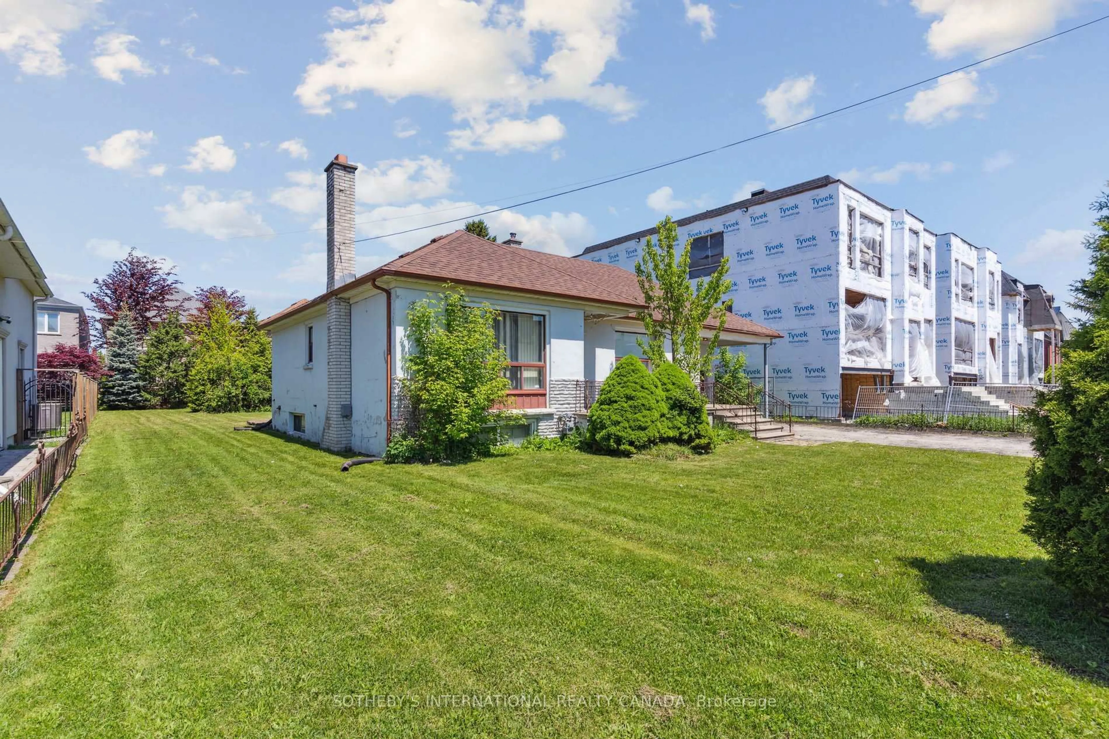 A pic from outside/outdoor area/front of a property/back of a property/a pic from drone, unknown for 104 Crestwood Rd, Vaughan Ontario L4J 1A6