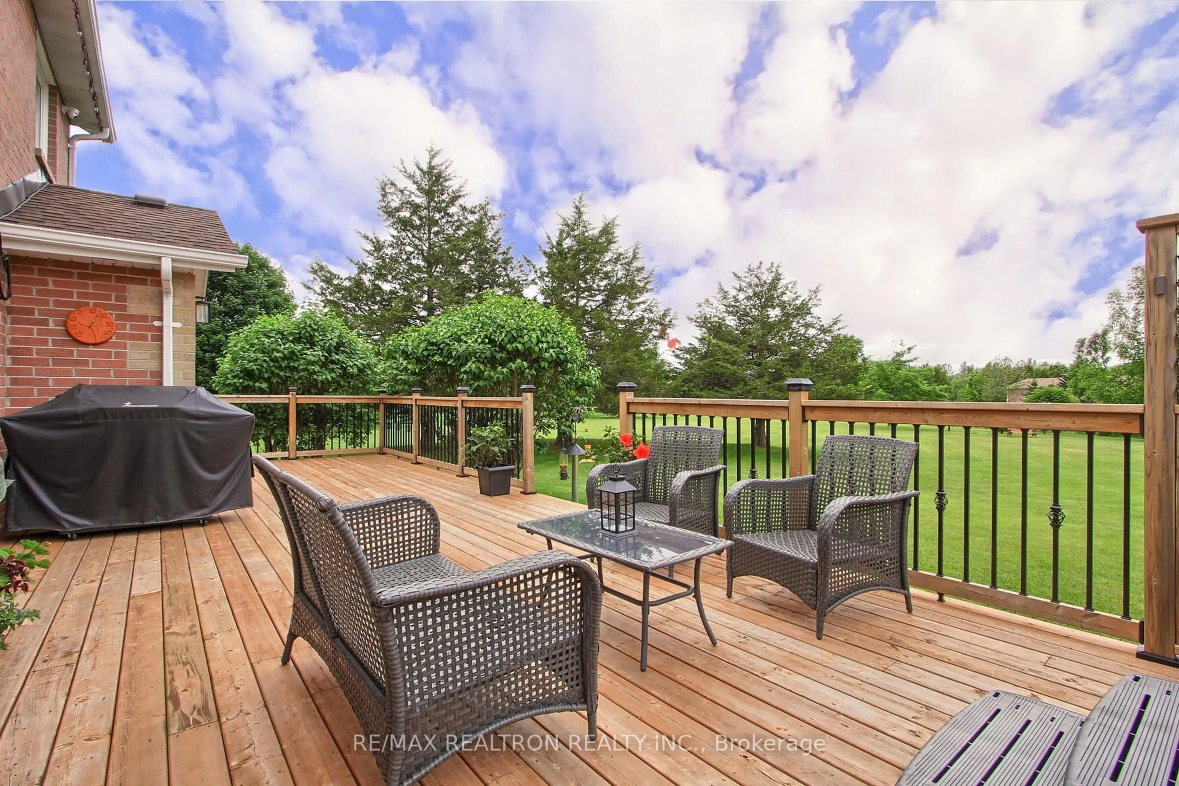 Patio, water/lake/river/ocean view for 36 Audubon Way, Georgina Ontario L0E 1A0