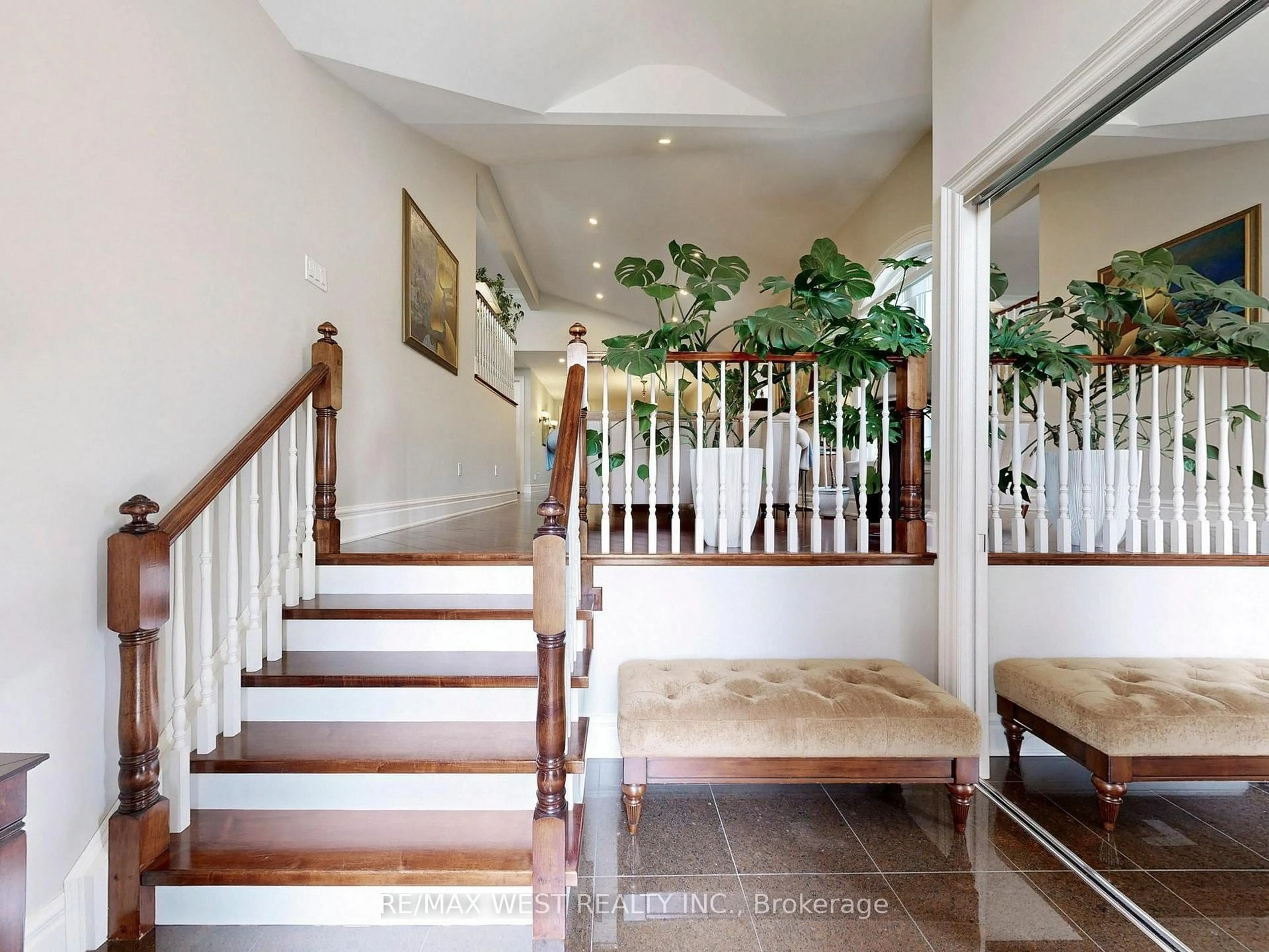 Indoor foyer for 76 Petticoat Rd, Vaughan Ontario L6A 0L8