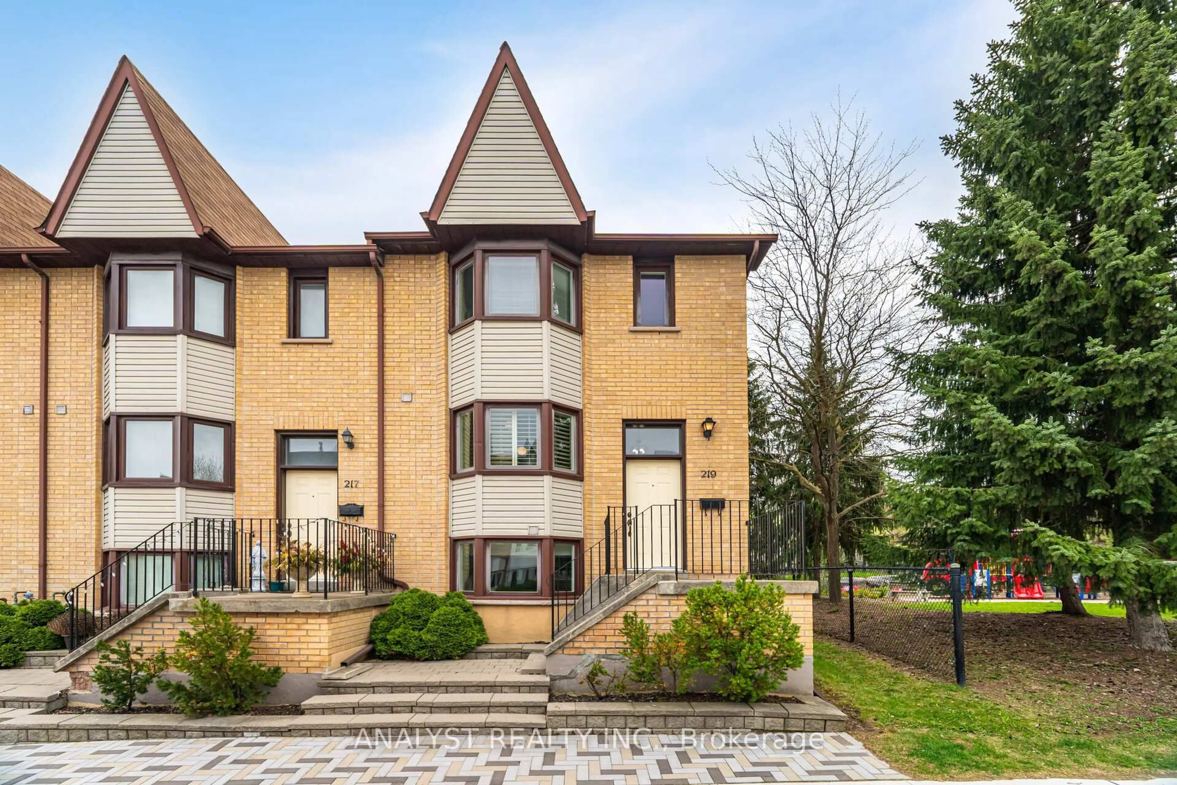 Unknown for 219 Woodbridge Ave, Vaughan Ontario L4L 2T1