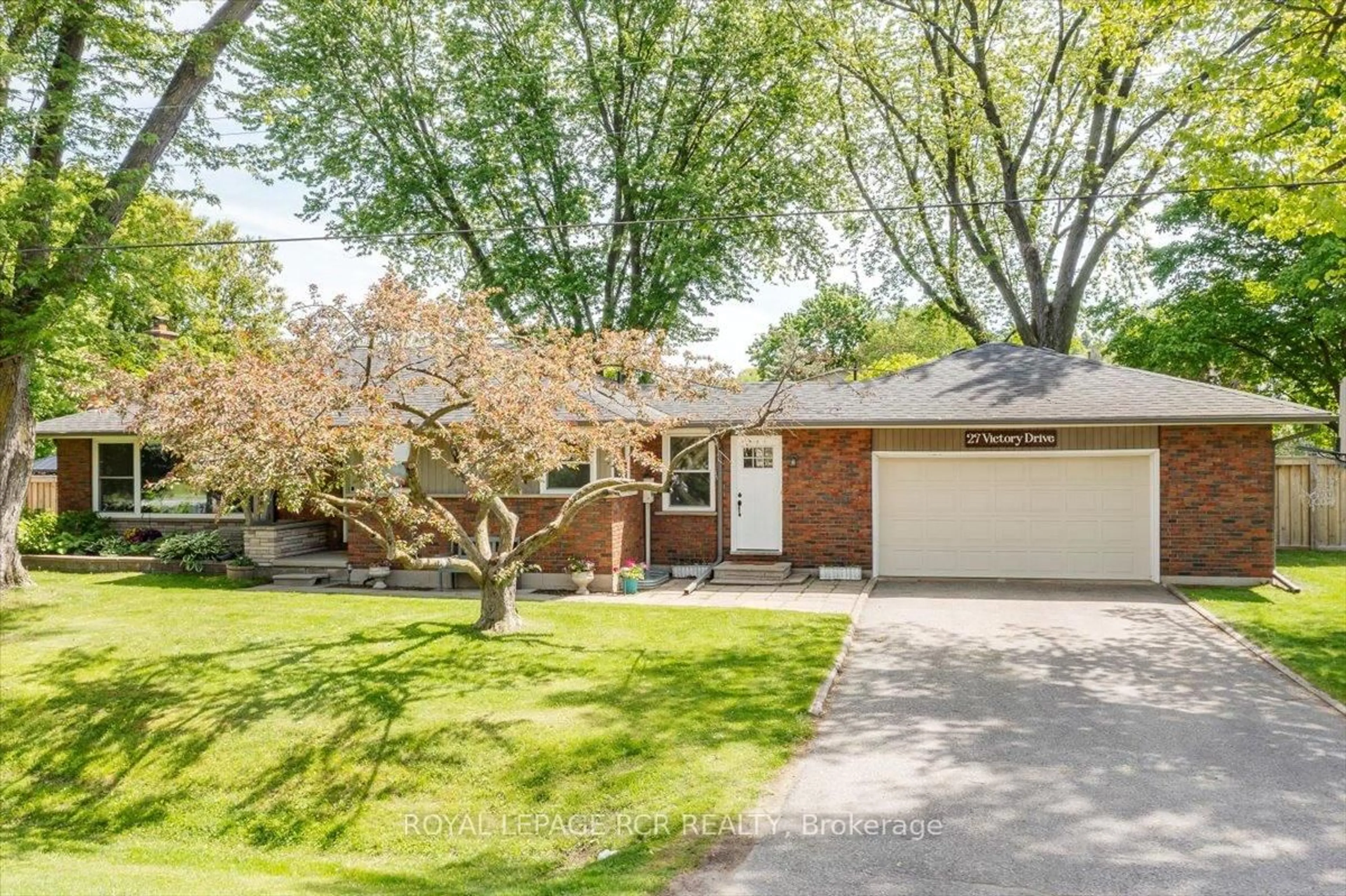 Home with brick exterior material, street for 27 Victory Dr, East Gwillimbury Ontario L0G 1M0
