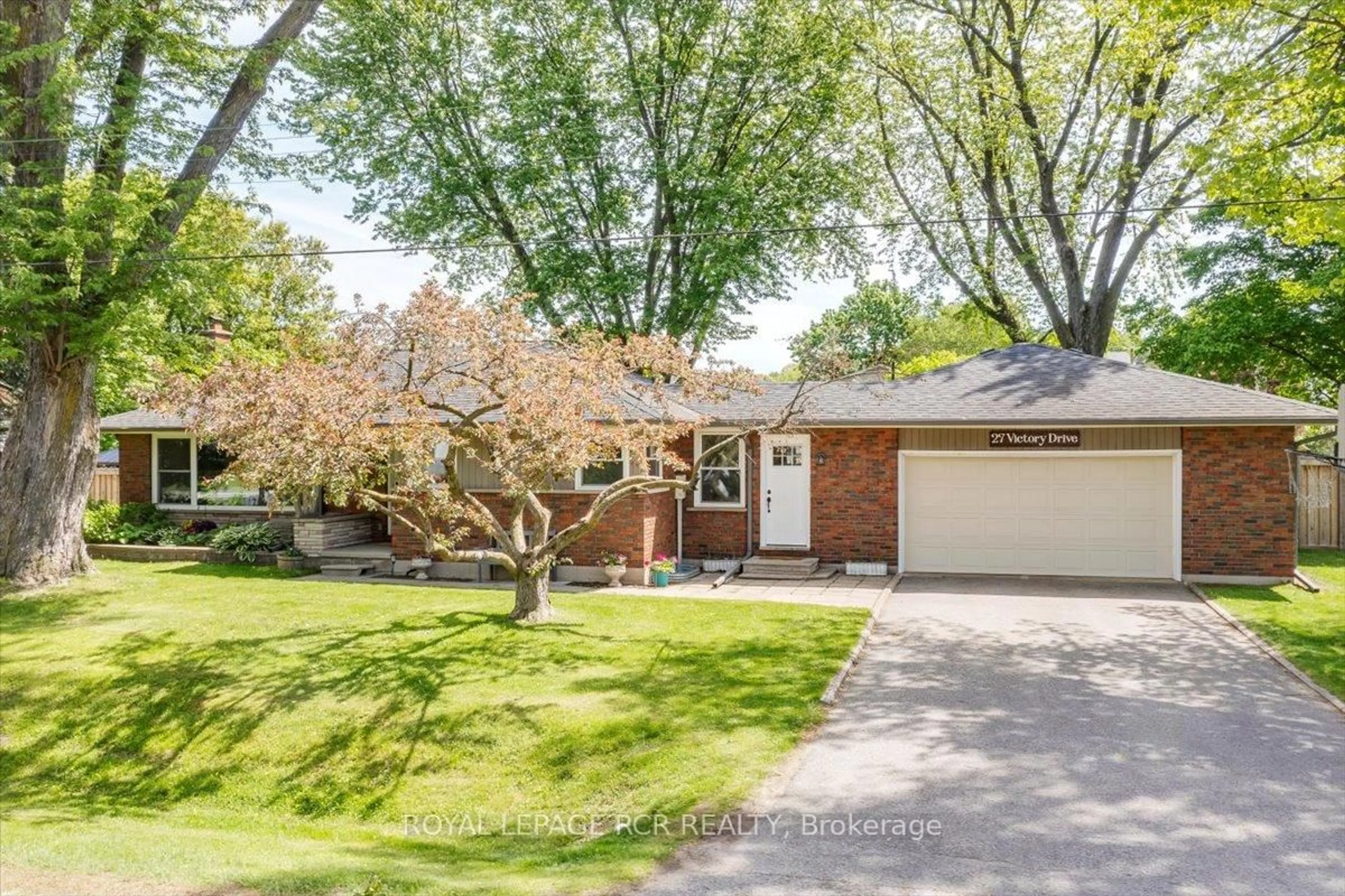Home with brick exterior material, street for 27 Victory Dr, East Gwillimbury Ontario L0G 1M0