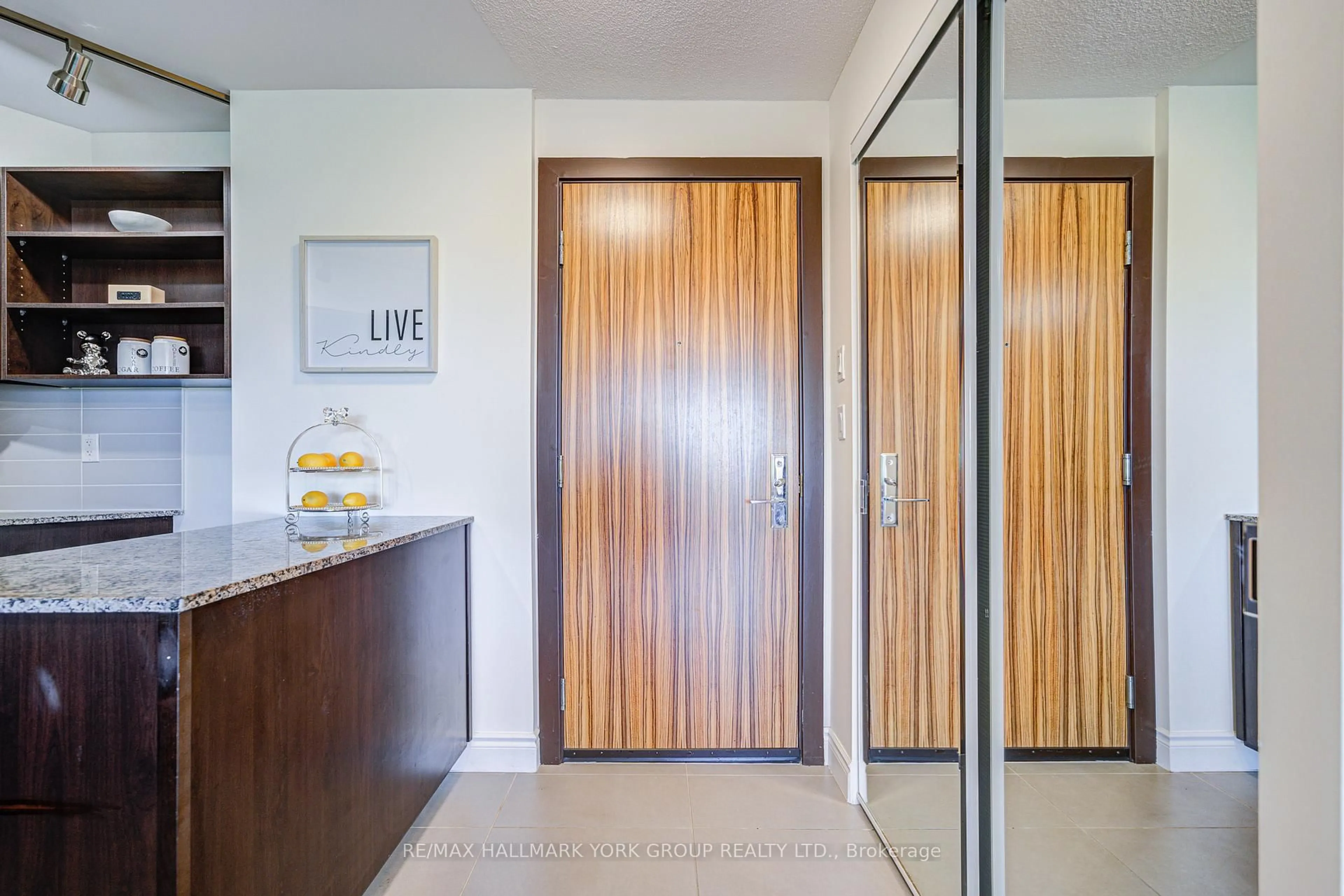 Indoor foyer for 60 South Town Centre Blvd #520, Markham Ontario L6G 0C5